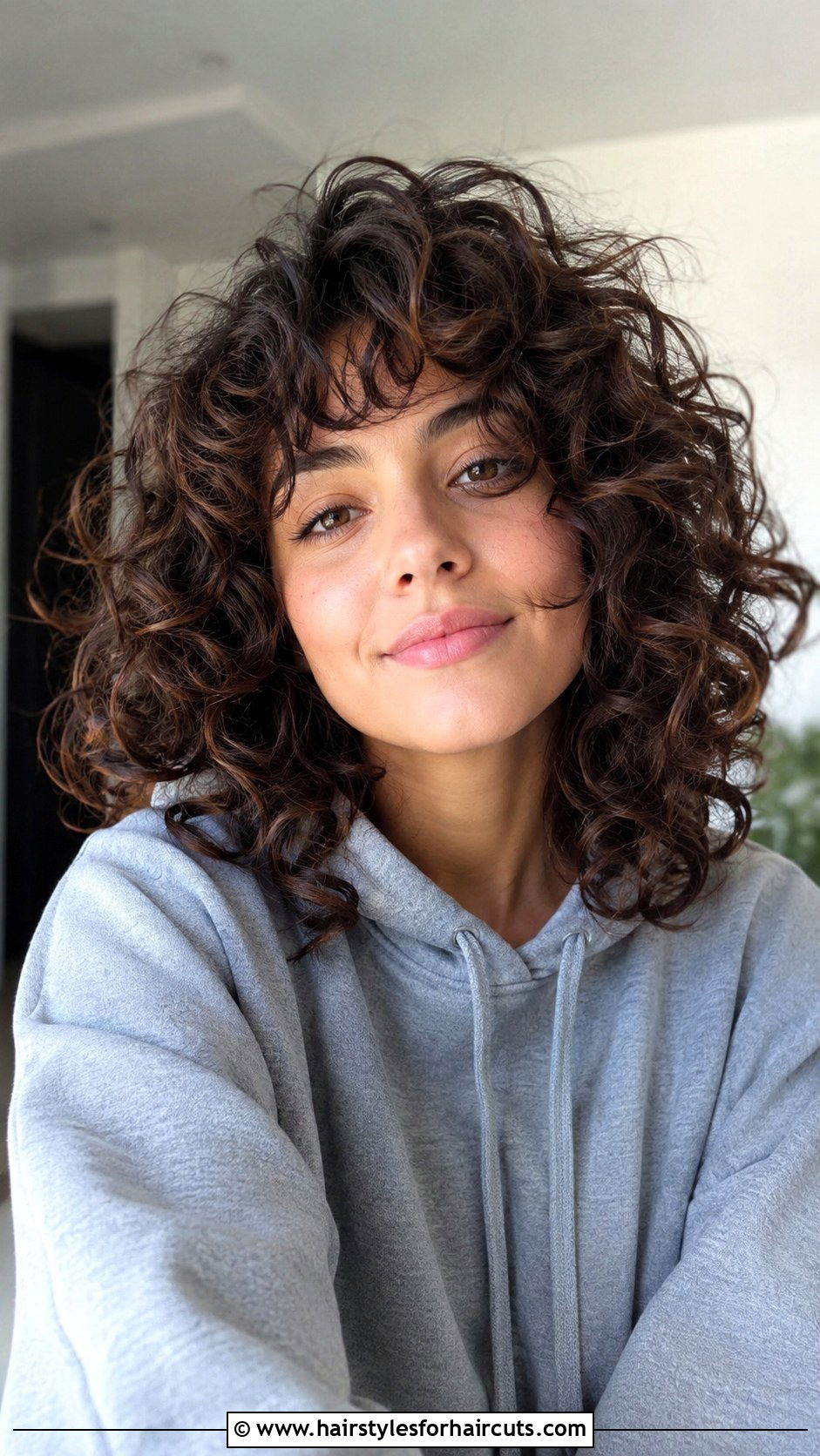 Curly Shag Haircut - 25 pregnancy haircuts - 25 pregnancy haircuts