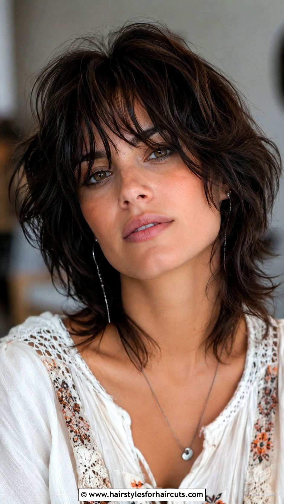 Curly Short Bob - 25 cool short hairstyles for women - 25 cool short hairstyles for women