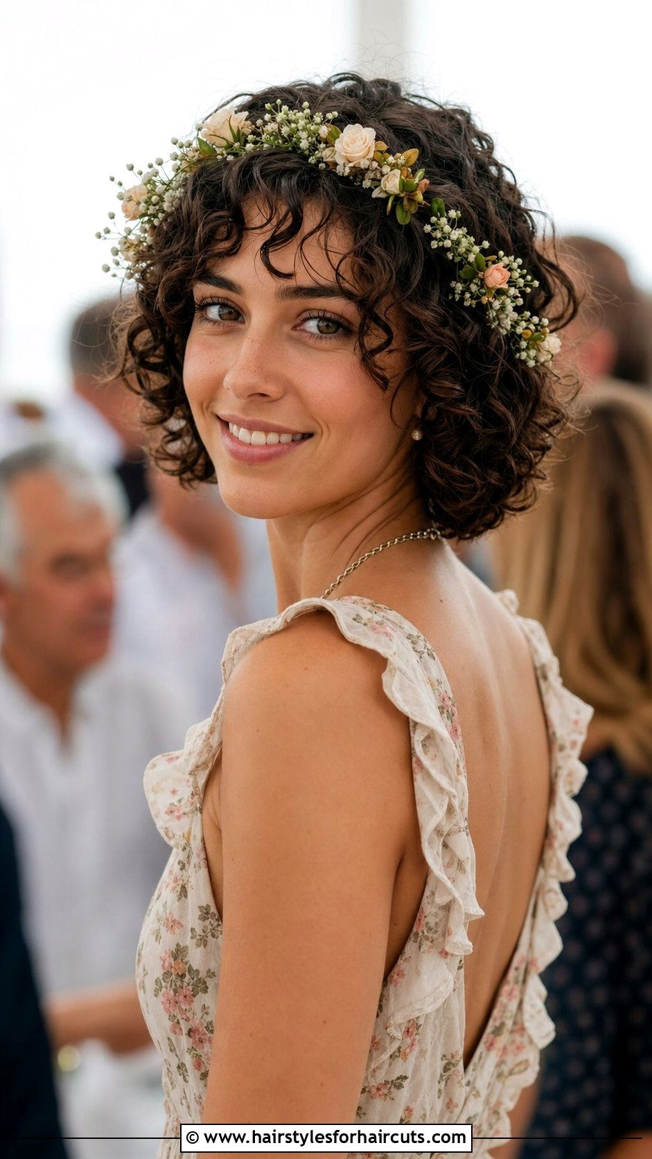 Curly Short Bob With Flower Crown - 25 quince hairstyles for short hair - 25 quince hairstyles for short hair