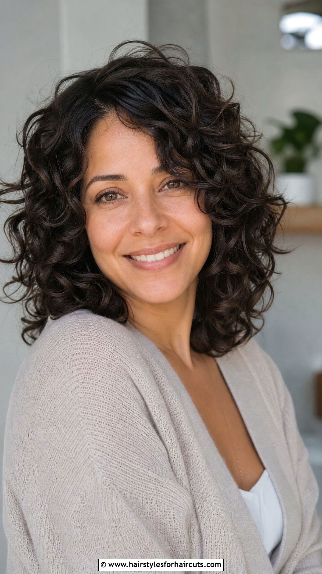 Curly Shoulder Length Layers - 25 haircuts styles for curly hair women - 25 haircuts styles for curly hair women