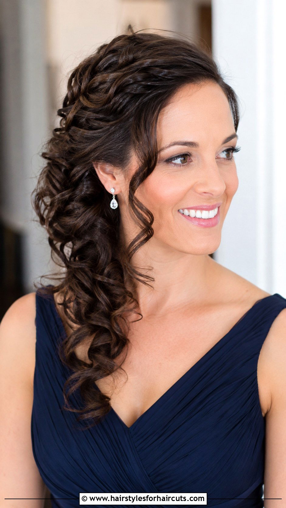 Curly Side Swept Updo - 25 graduation hairstyles for curly hair - 25 graduation hairstyles for curly hair