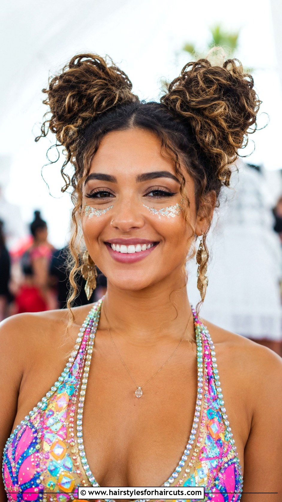 Curly Space Buns - 25 curly hair hairstyles easy - 25 curly hair hairstyles easy