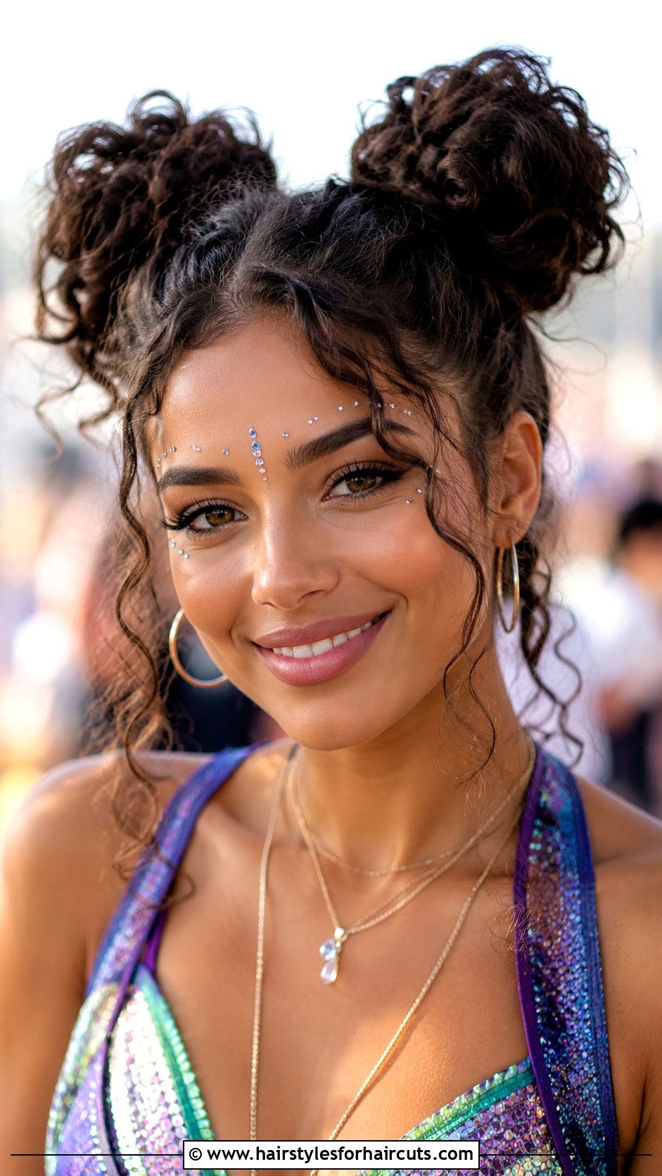 Curly Space Buns - 25 popular hairstyles for curly hair - 25 popular hairstyles for curly hair