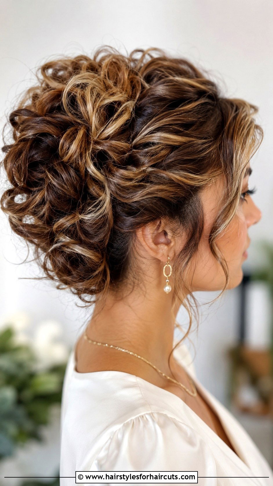 Curly Twisted Updo - 25 professional hairstyles curly hair - 25 professional hairstyles curly hair