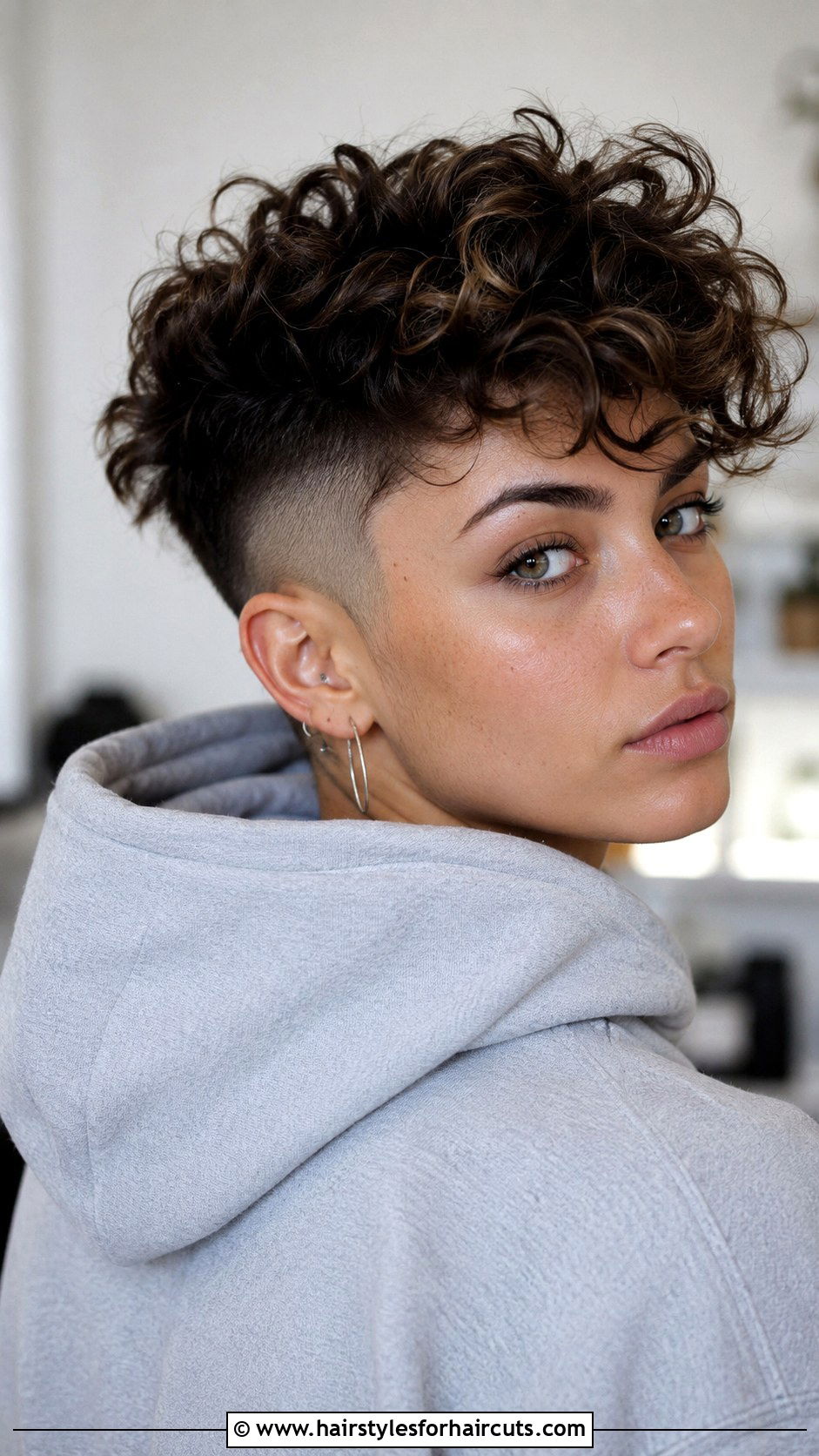 Curly Undercut - 25 curly haircuts nashville - 25 curly haircuts nashville