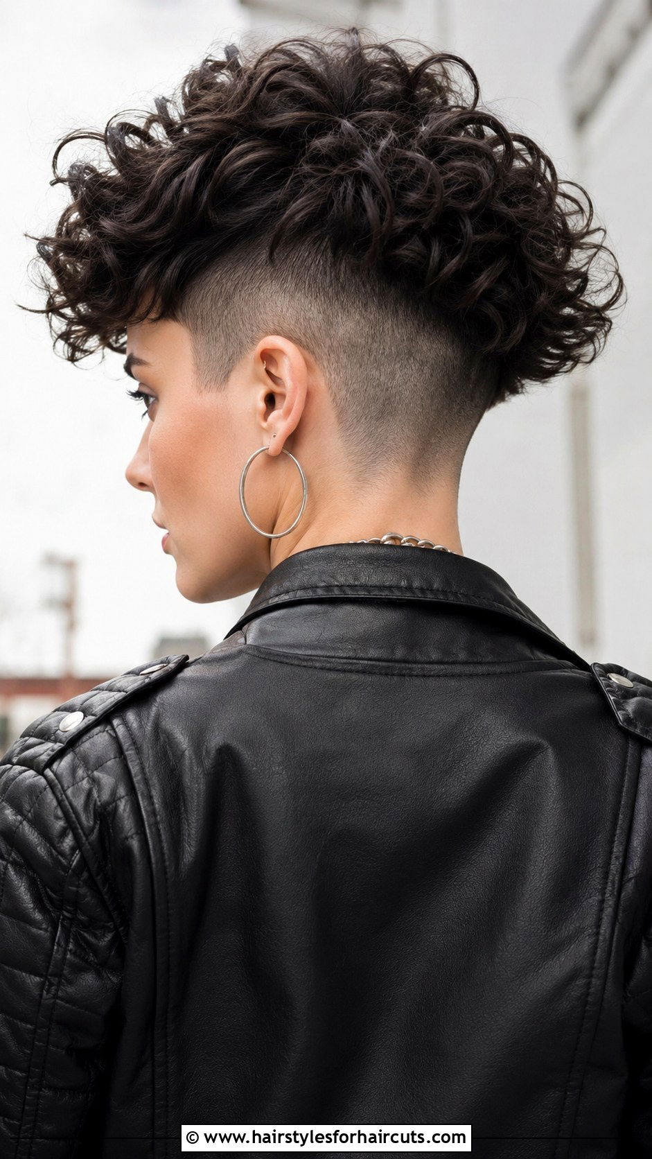 Curly Undercut - 25 best hairstyles for curly hair women - 25 best hairstyles for curly hair women