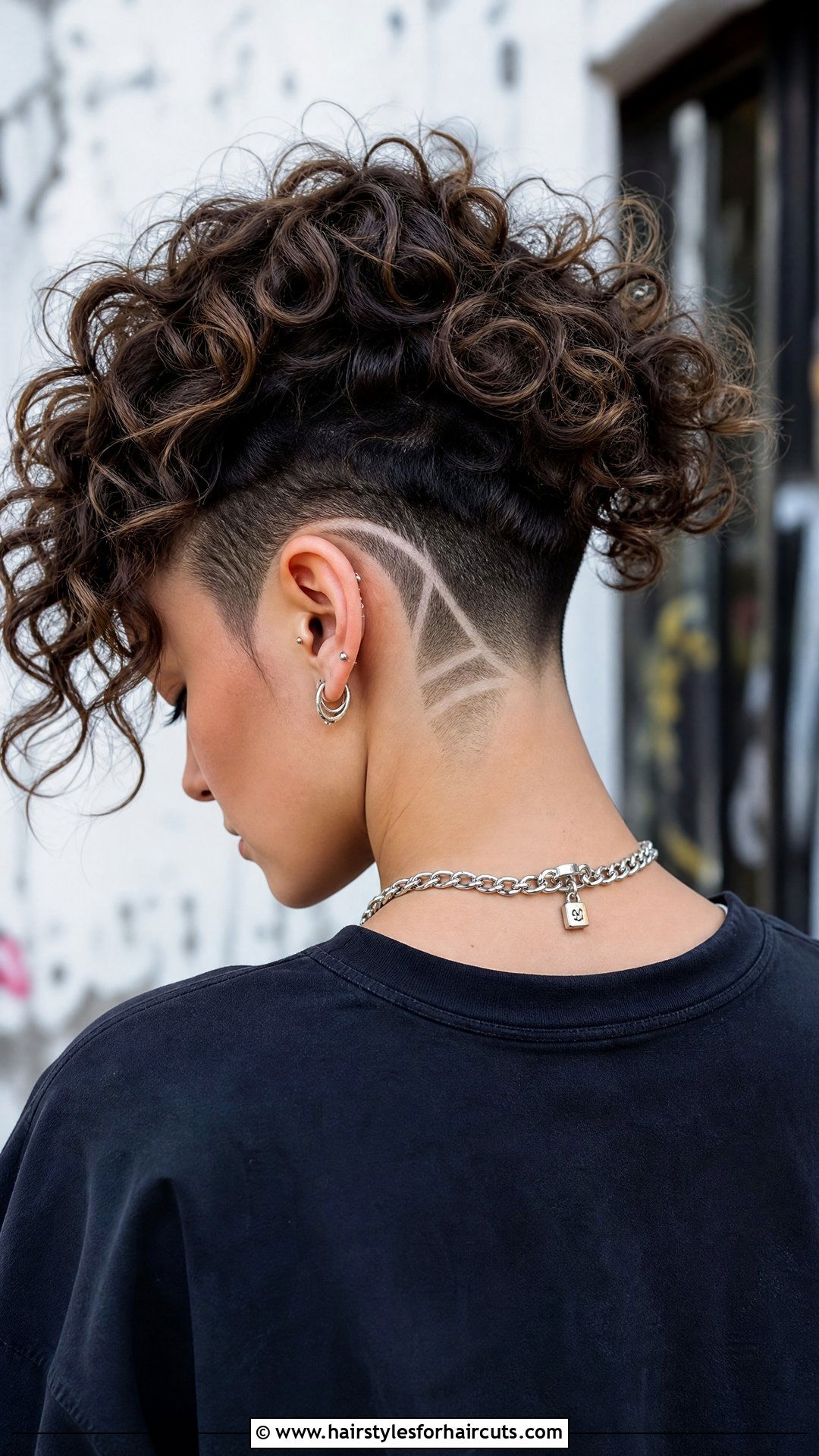 Curly Undercut Women - 25 hairstyles for women with thick curly hair - 25 hairstyles for women with thick curly hair