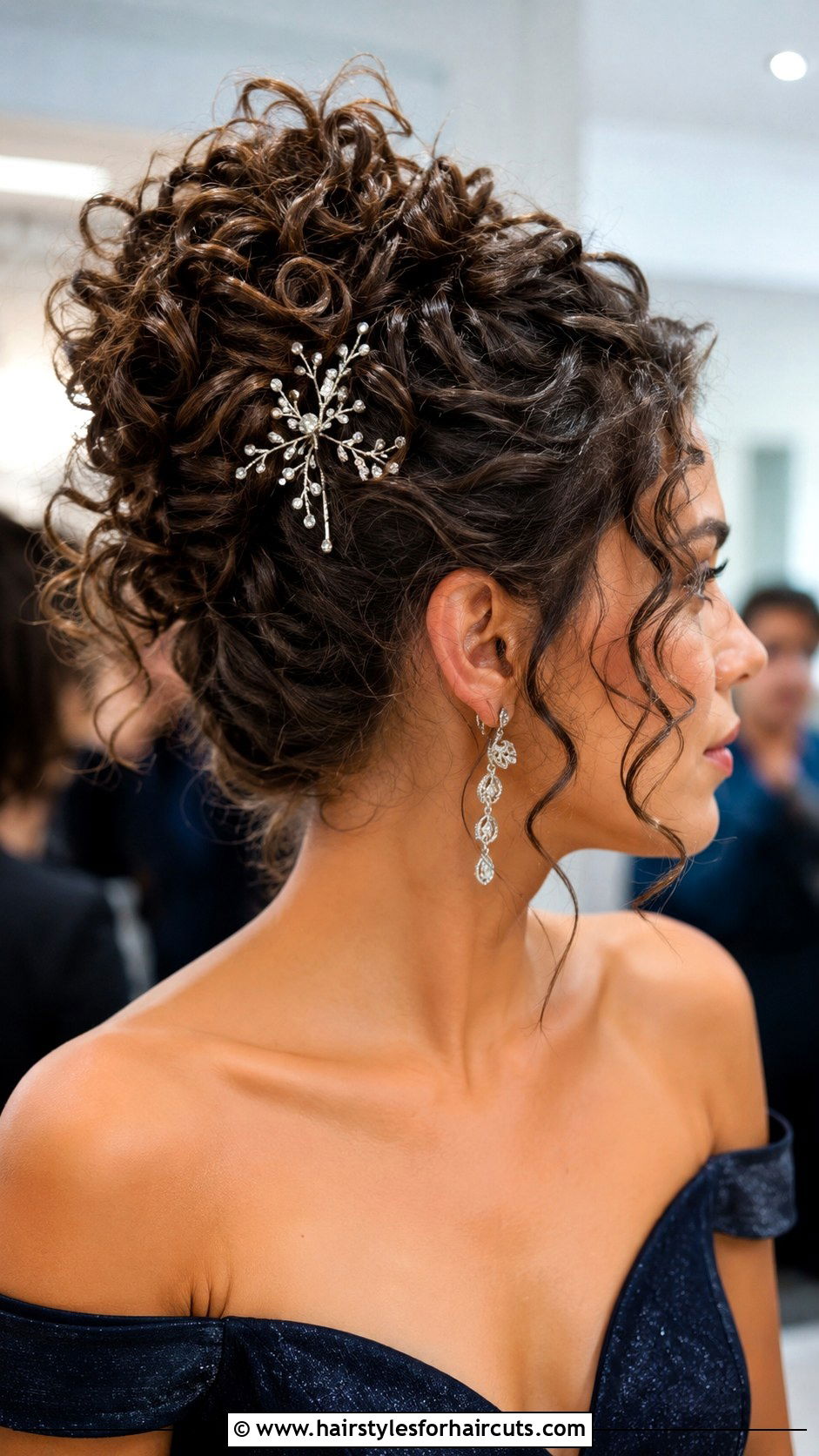 Curly Updo With Pins - 25 gala hairstyles for long hair - 25 gala hairstyles for long hair
