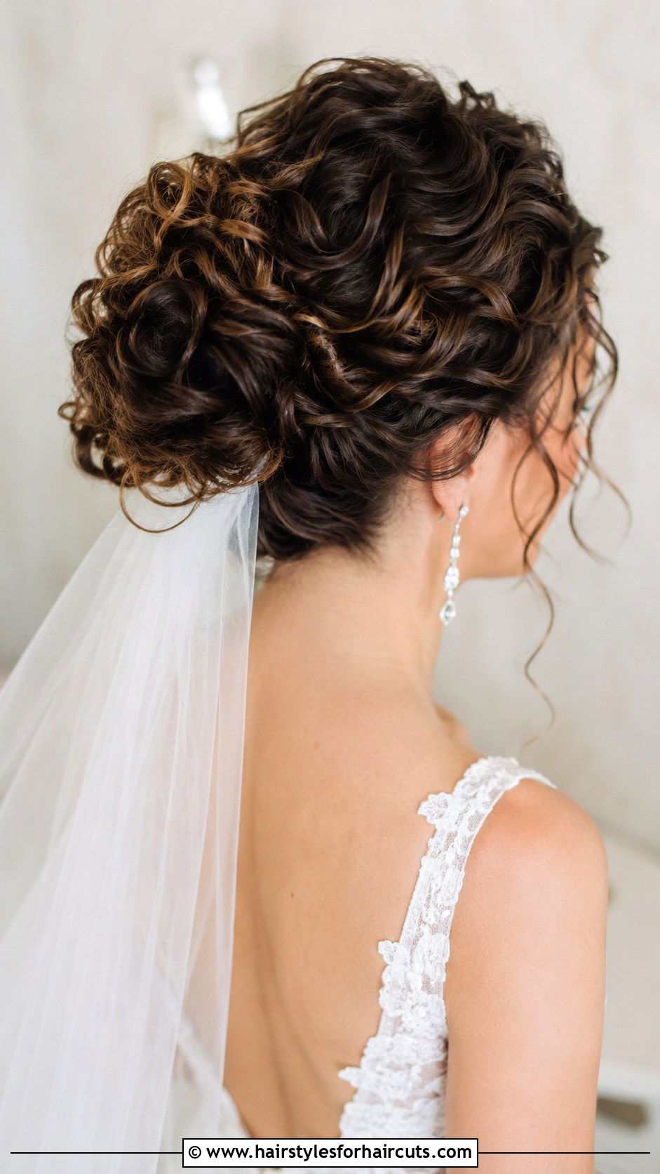 Curly Updo With Veil Compatibility - 25 updo hairstyles for curly hair wedding - 25 updo hairstyles for curly hair wedding