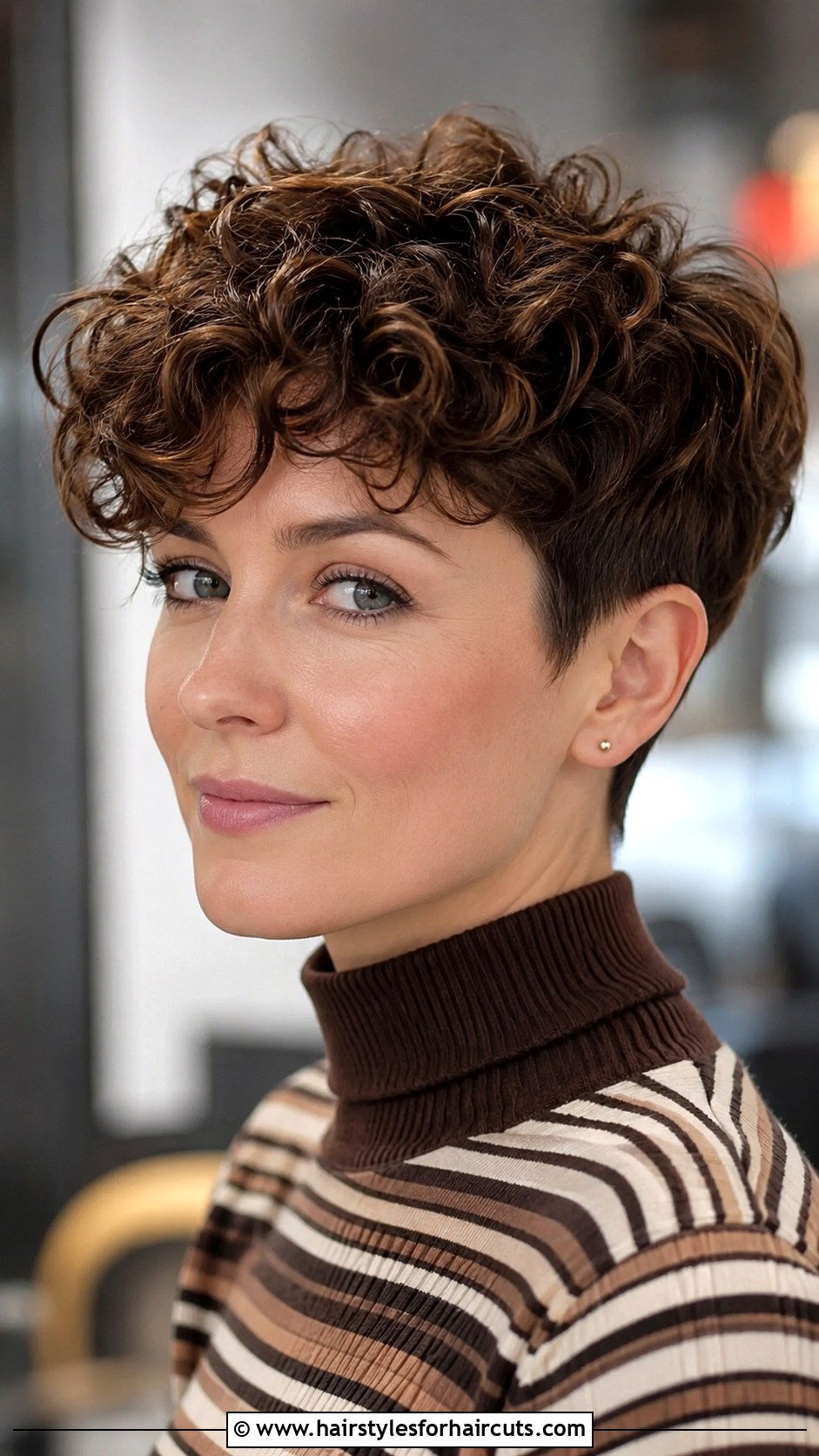 Curly Wedge Cut - 25 curly hairstyles for square face - 25 curly hairstyles for square face