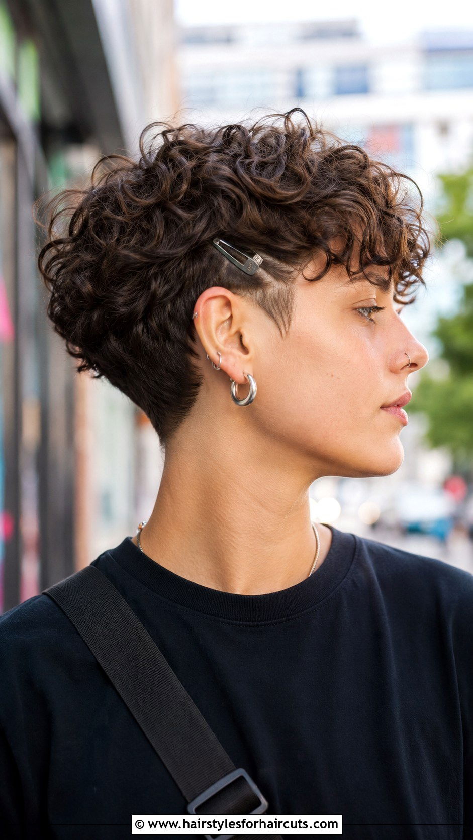 Curly Wedge Cut With Side Clips - 25 curly hairstyles with clips - 25 curly hairstyles with clips