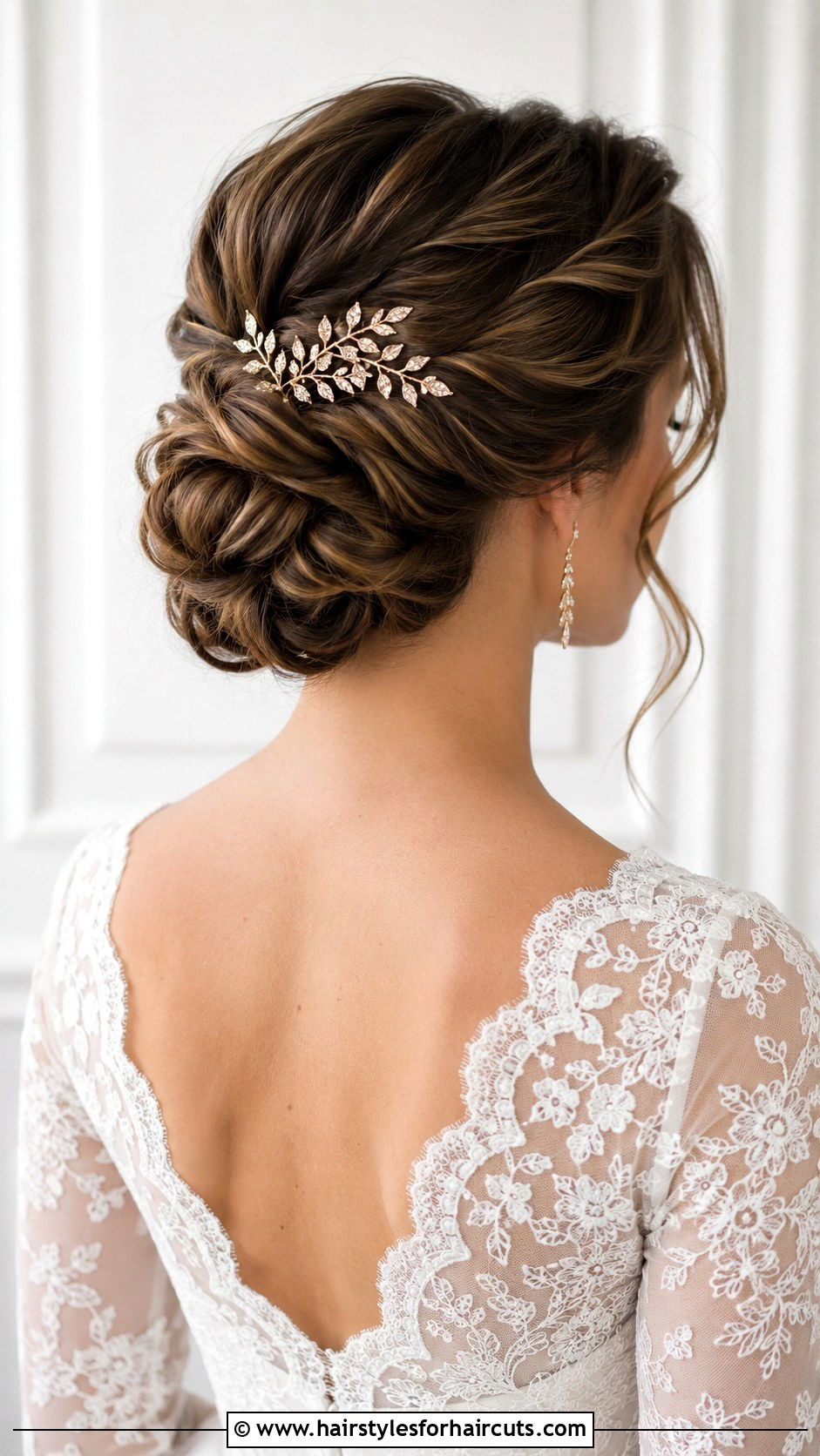 Decorative Comb Short Updo - 25 beach wedding hairstyles for short hair - 25 beach wedding hairstyles for short hair