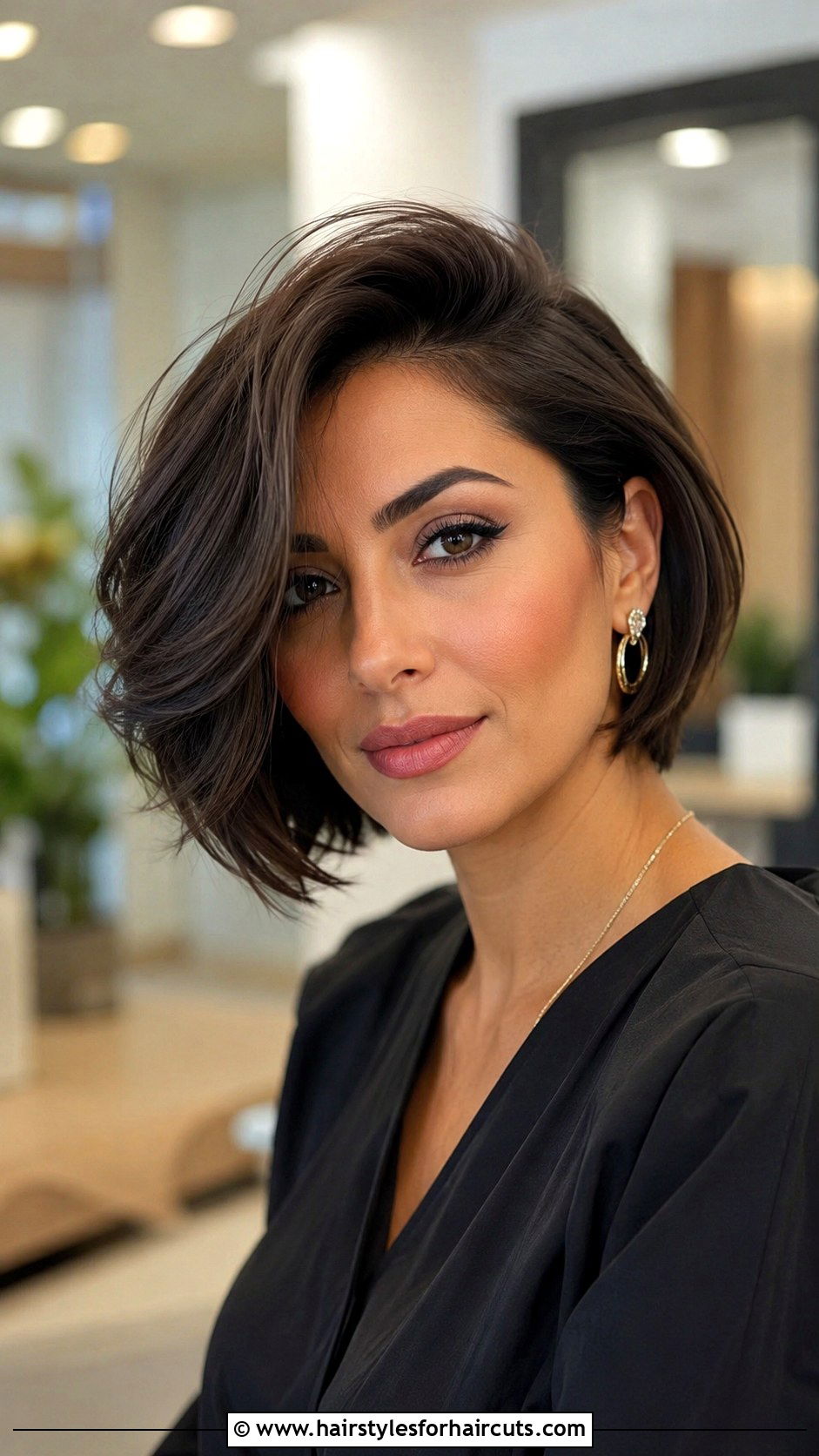 Deep Side Part Bob - 25 graduation hairstyles for short hair - 25 graduation hairstyles for short hair