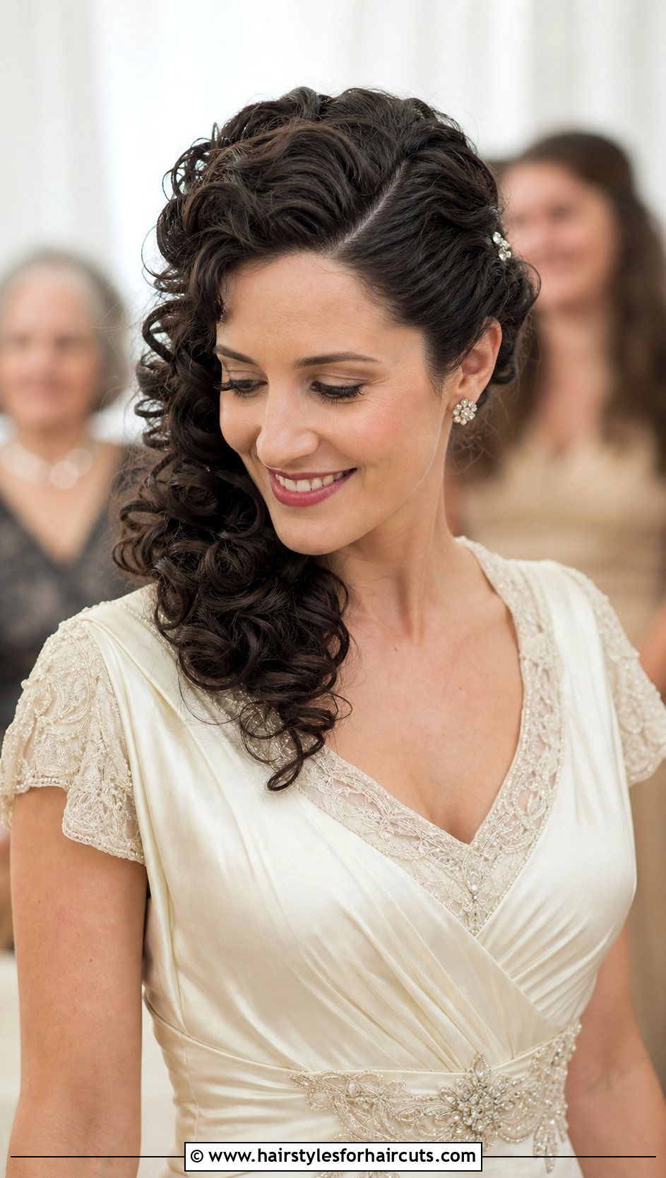 Deep Side Part Curly Wedding Hair - 25 wedding hairstyles curls - 25 wedding hairstyles curls