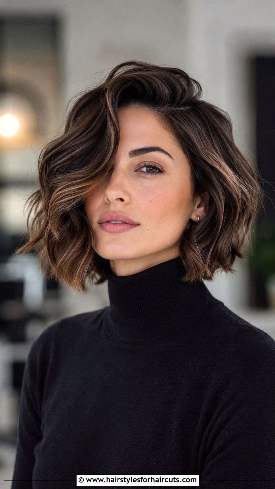 Deep Side Part Wavy Bob - 25 cute hairstyles for wavy hair - 25 cute hairstyles for wavy hair