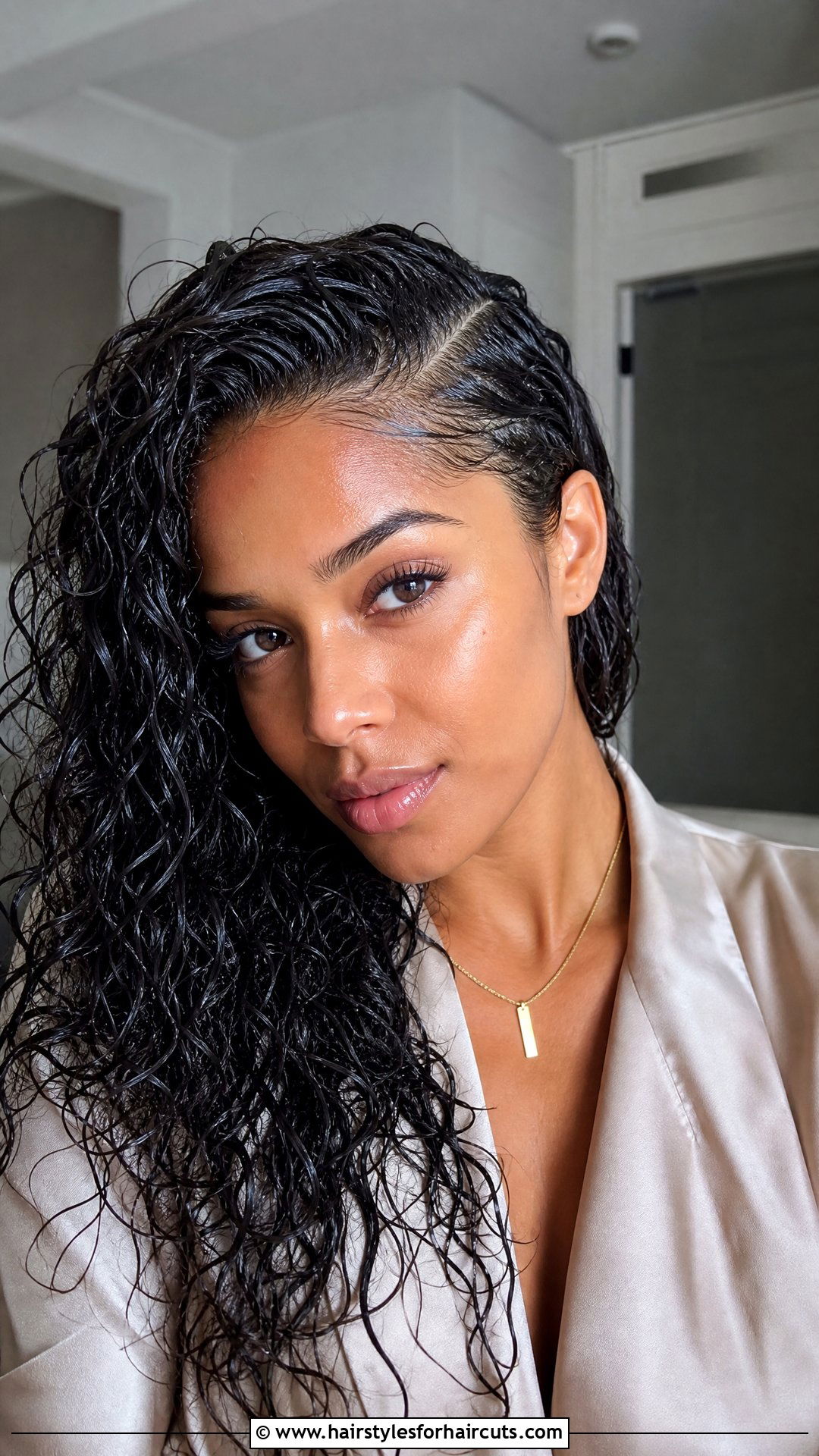 Deep Side Part Wet Curly Hairstyle - 25 wet curly hairstyles - 25 wet curly hairstyles