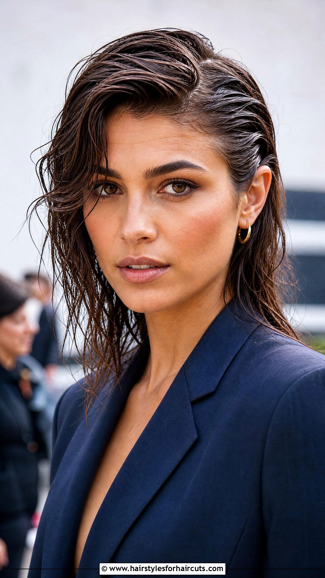 Deep Side Part Wet Hair - 25 wet hairstyles - 25 wet hairstyles