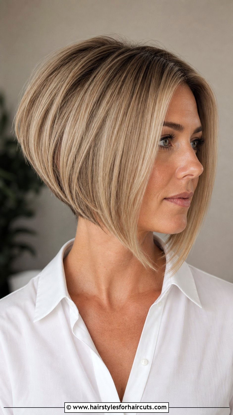 Dirty Blonde Inverted Bob - 25 hairstyles for dirty blonde hair - 25 hairstyles for dirty blonde hair