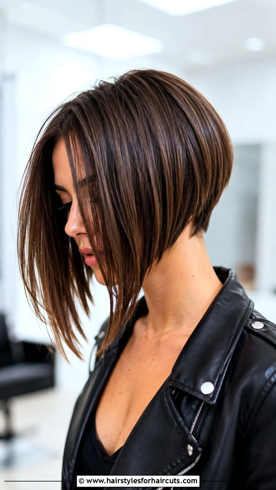 Disconnected Bob - 25 hairstyles for women round face - 25 hairstyles for women round face