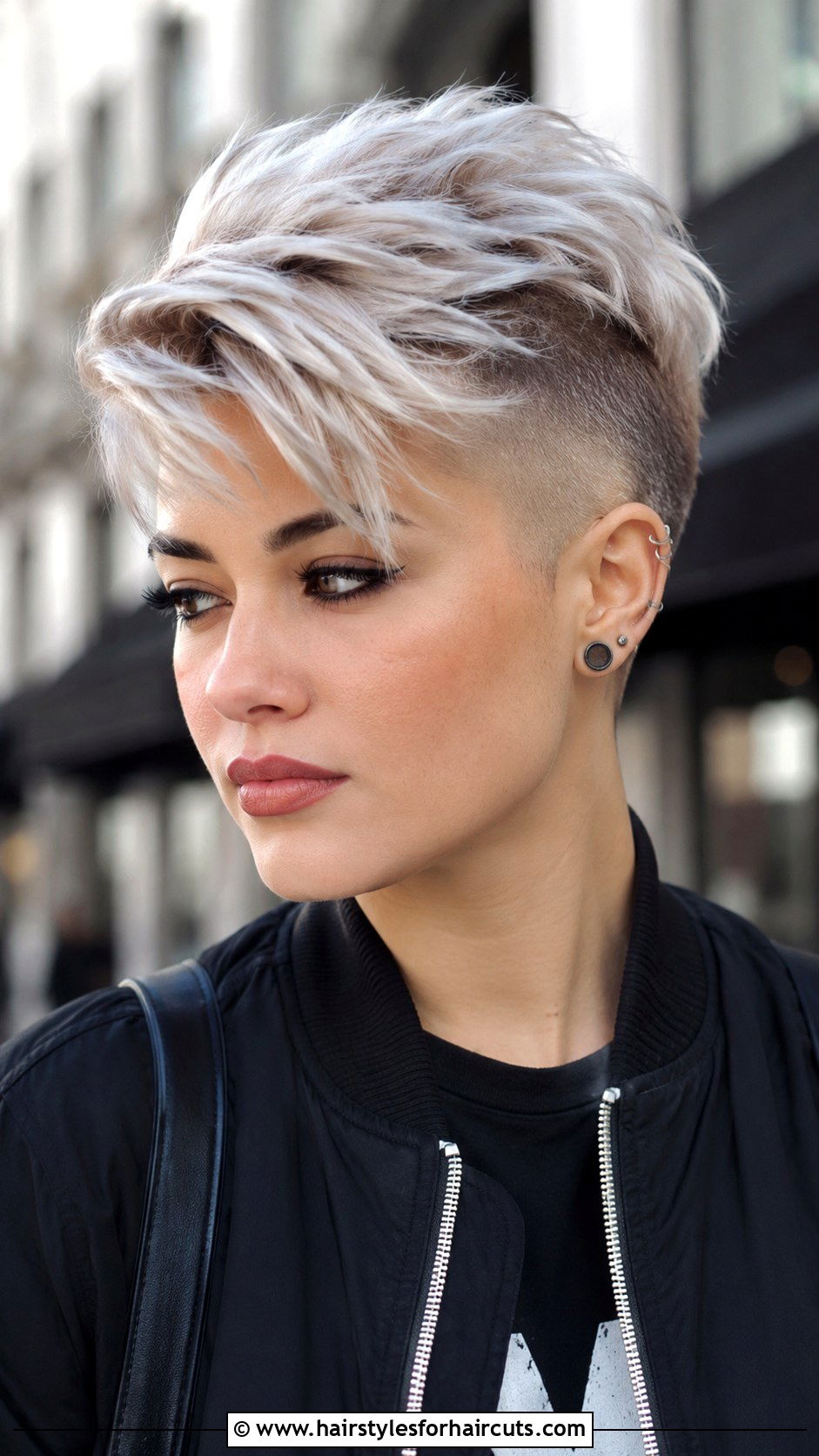 Disconnected Pixie Cut For Round Faces - 25 hairstyles for round faces - 25 hairstyles for round faces