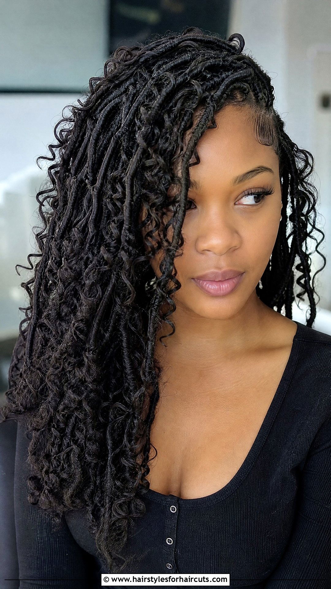Distressed Butterfly Locs With Side Bangs - 25 crochet hairstyles with bangs - 25 crochet hairstyles with bangs