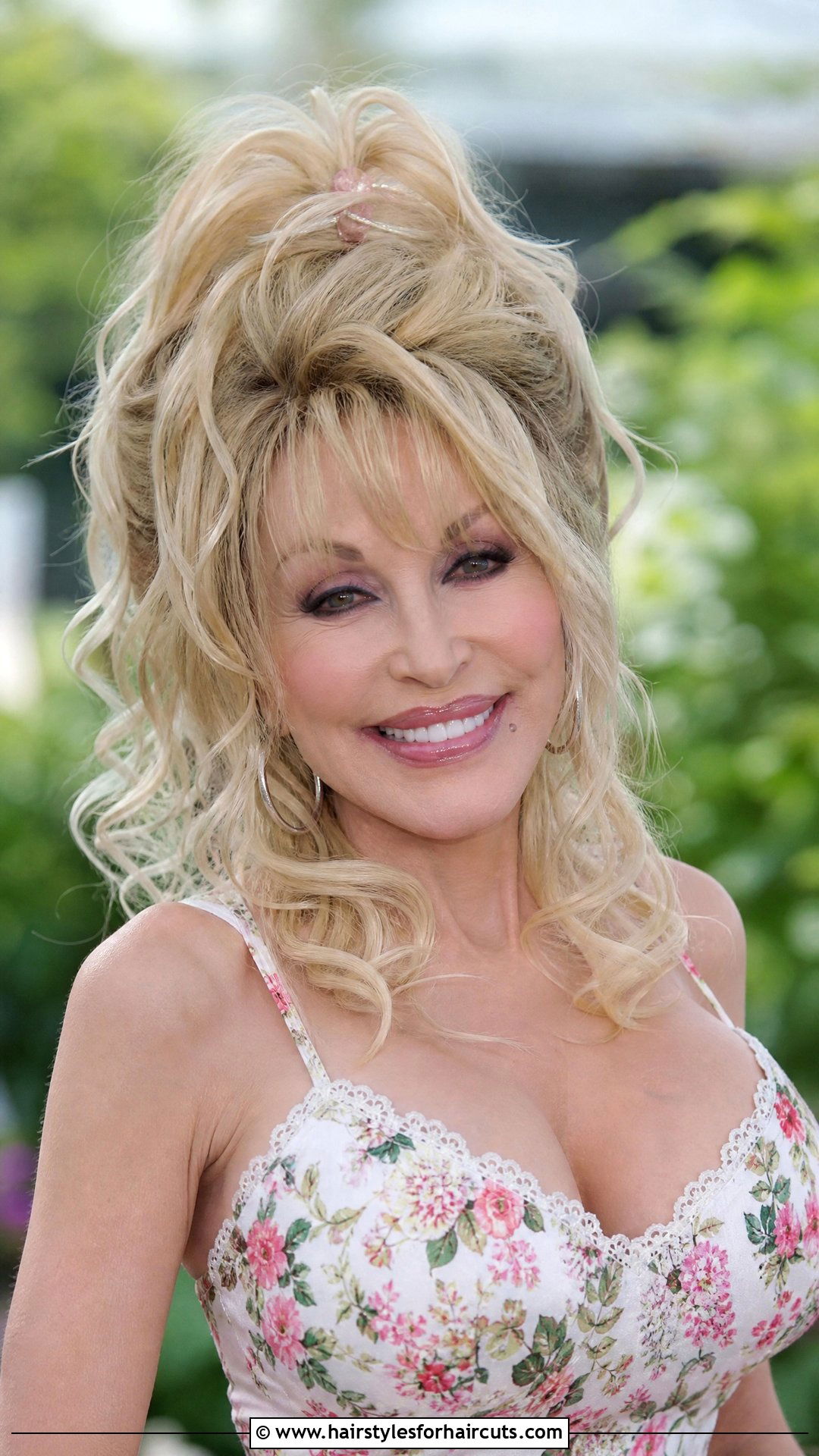 Dolly Parton Half Up Curls - 25 real hair dolly parton hairstyles - 25 real hair dolly parton hairstyles