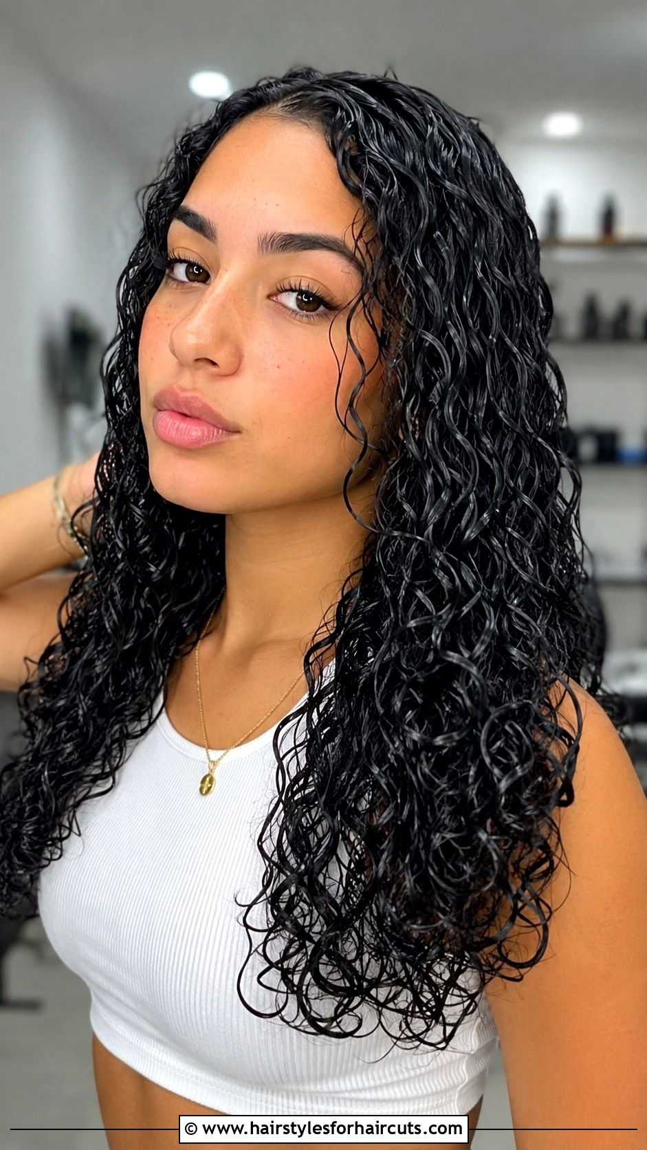 Dominican Wet Look Curls - 25 dominican haircuts - 25 dominican haircuts