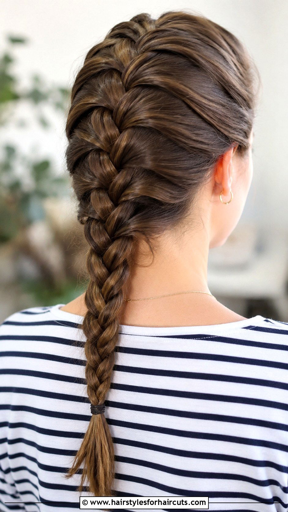 Double Space Buns With Loose Hair - 25 cute hairstyles for straight hair girls - 25 cute hairstyles for straight hair girls
