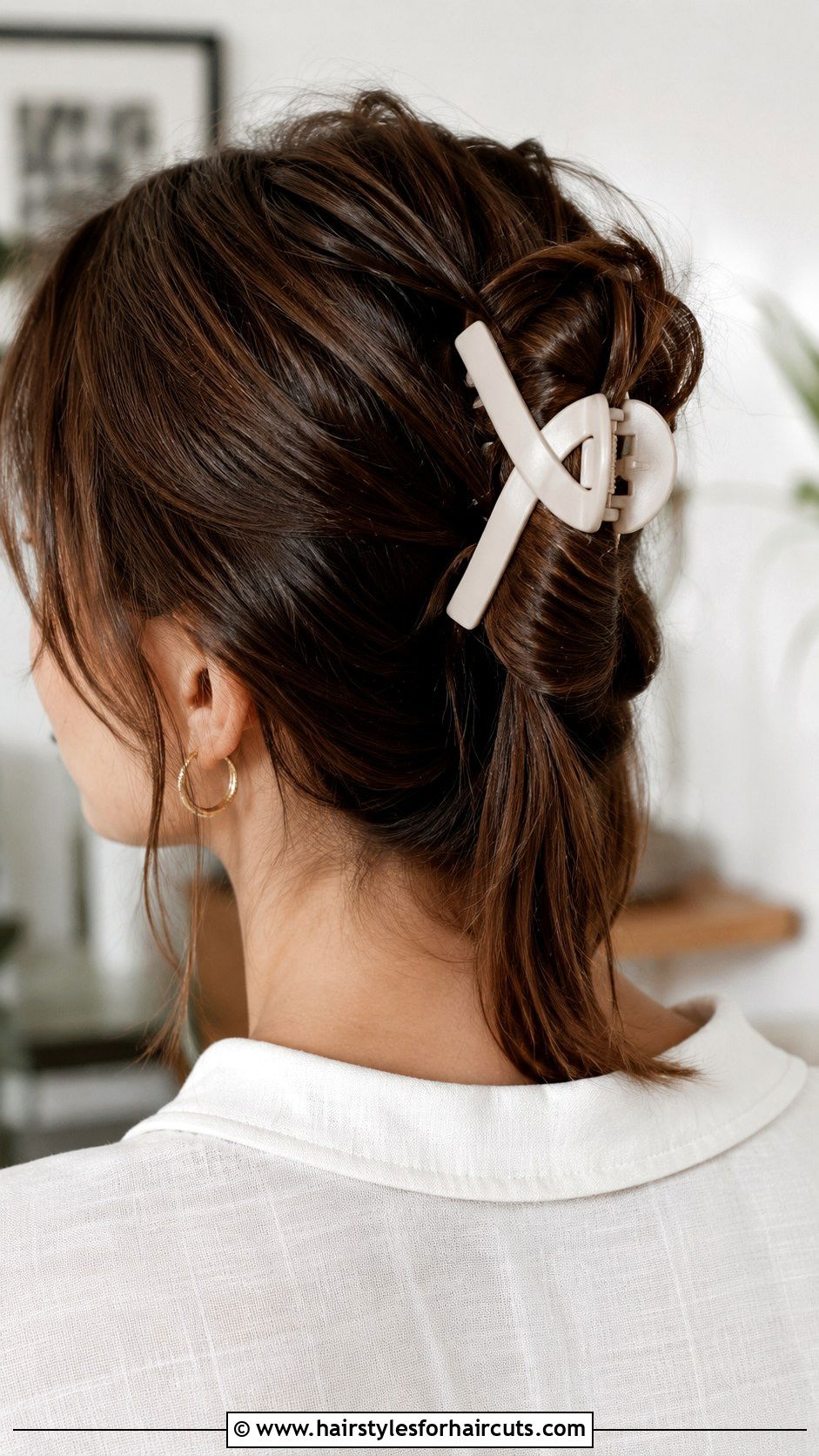 Double Twist Claw Clip - 25 claw clip hairstyles for long hair - 25 claw clip hairstyles for long hair