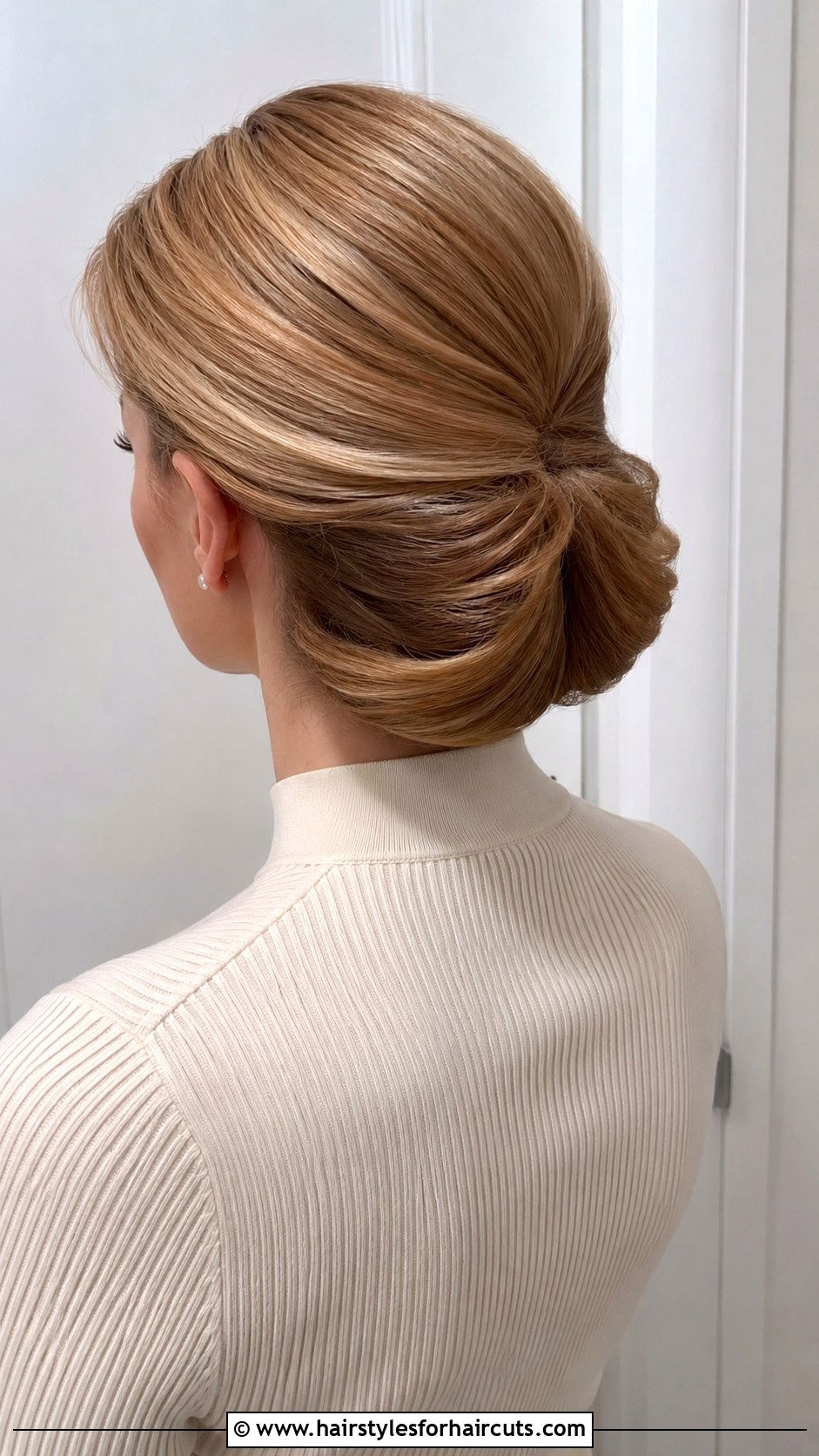 Ducktail Roll Hairstyle - 25 1940s womens hairstyles - 25 1940s womens hairstyles