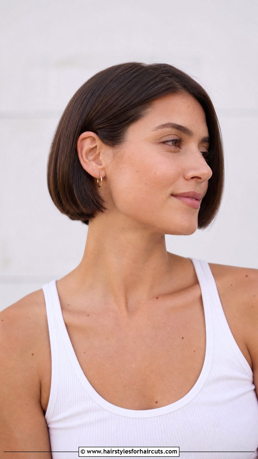 Ear Length Bob - 25 short haircuts for fine thin straight hair - 25 short haircuts for fine thin straight hair