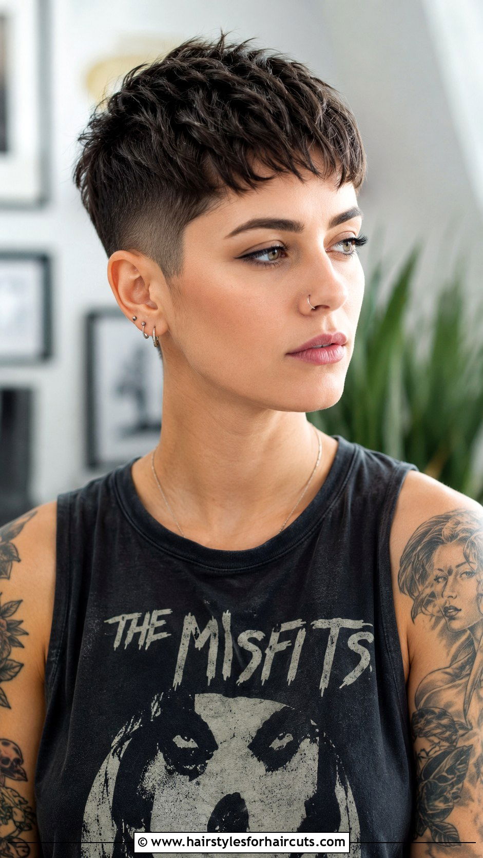Edgy Short Crop - 25 cool short hairstyles for women - 25 cool short hairstyles for women