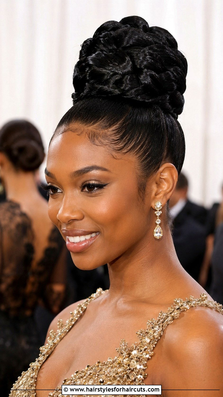 Elegant Crown Updo - 25 crown hairstyles - 25 crown hairstyles