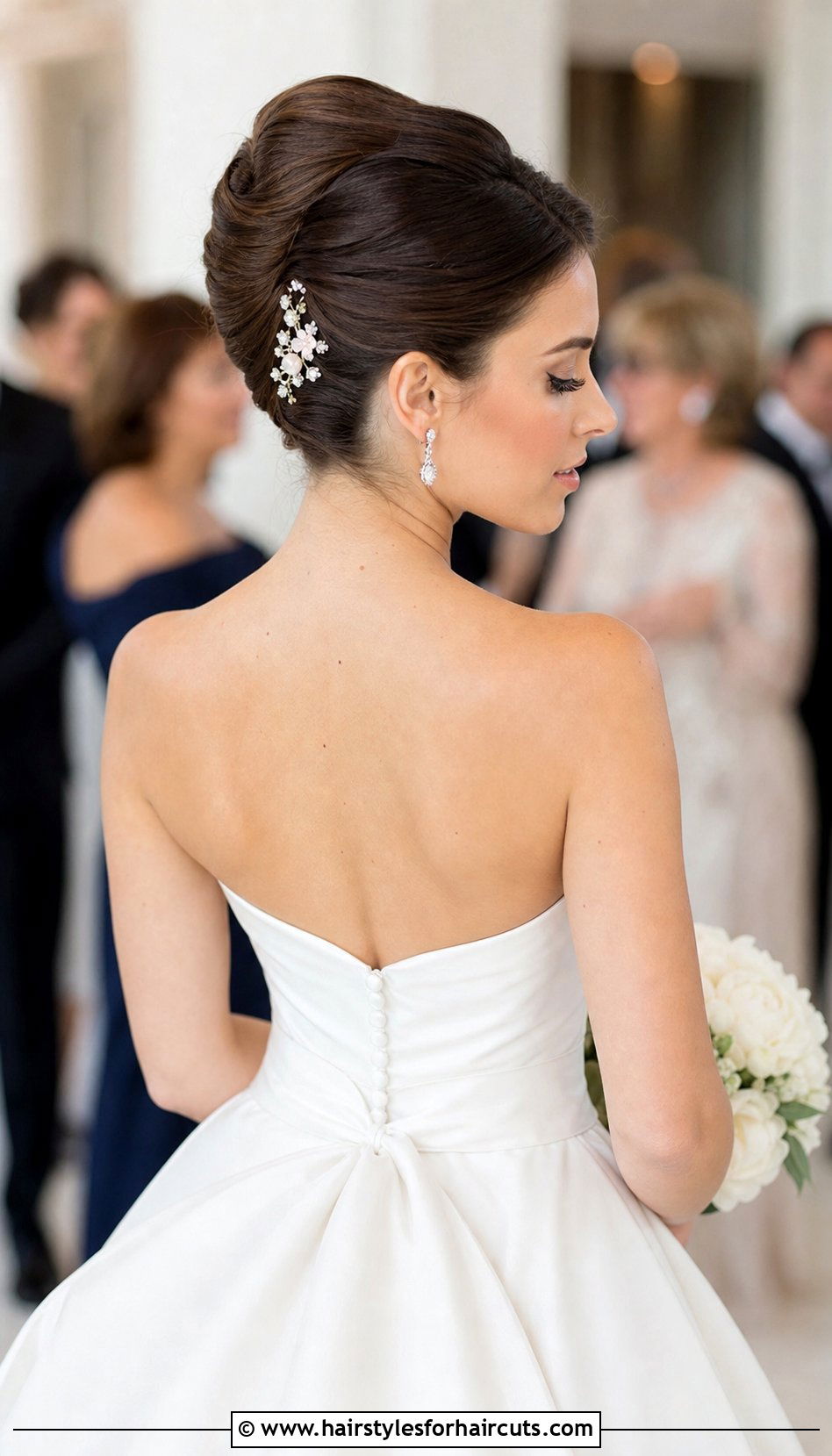 Elegant French Twist Wedding - 25 wedding hairstyles for thin hair - 25 wedding hairstyles for thin hair
