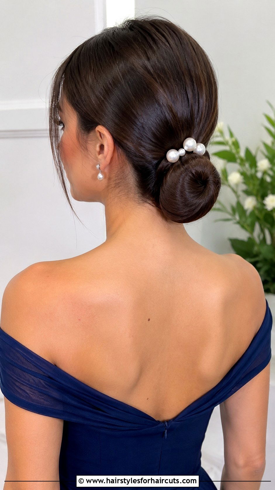 Elegant Low Chignon Banquet Hairstyle - 25 banquet hairstyles - 25 banquet hairstyles