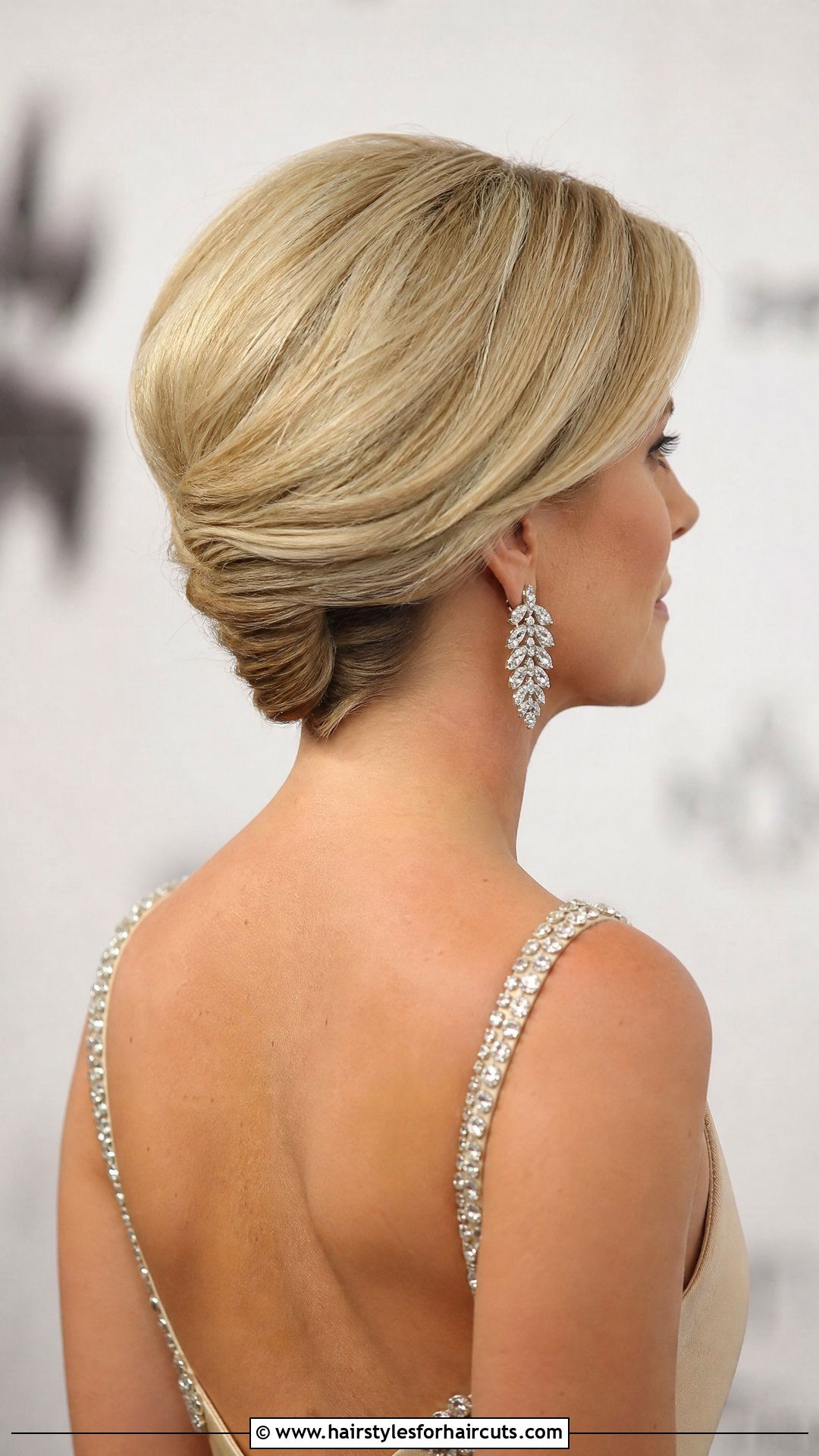 Elegant Low Chignon Short Bob - 25 wedding hairstyles for short bob - 25 wedding hairstyles for short bob