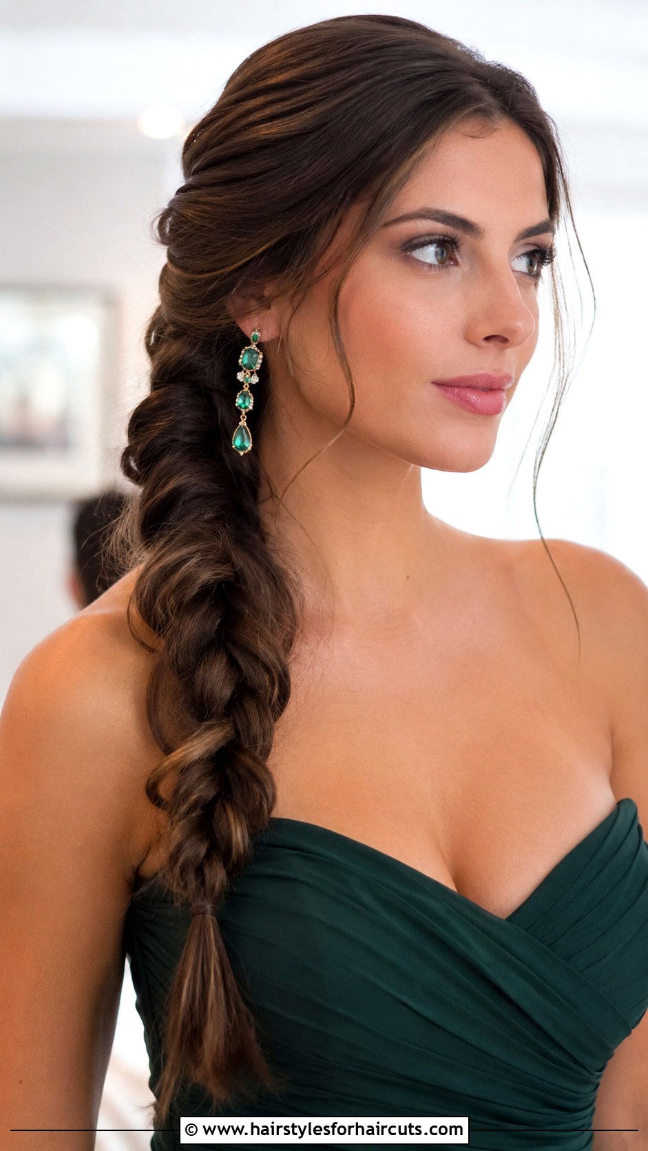 Elegant Side Braid - 25 easy formal hairstyles for medium hair - 25 easy formal hairstyles for medium hair