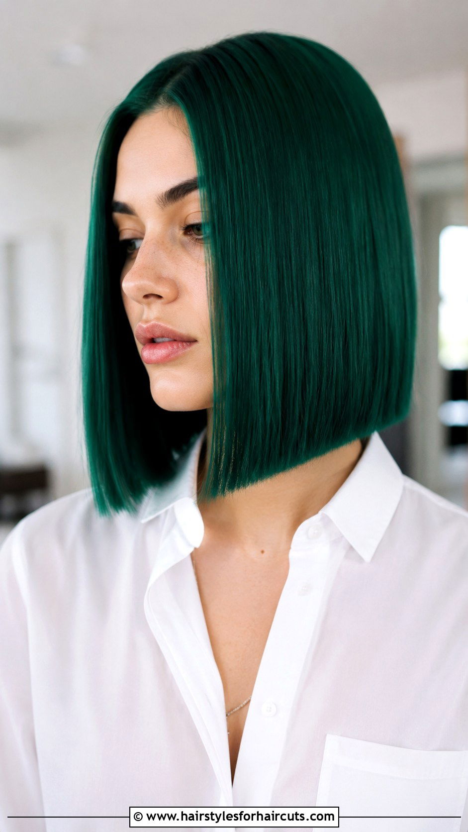 Emerald Green Blunt Cut - 25 green hairstyles - 25 green hairstyles