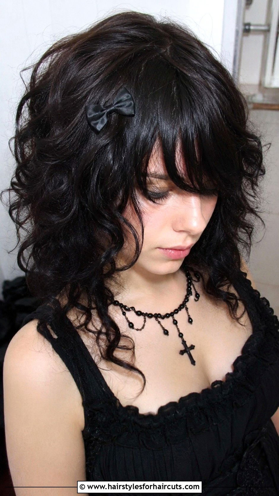 Emo Curls With Bow Accessory - 25 emo hairstyles for curly hair - 25 emo hairstyles for curly hair