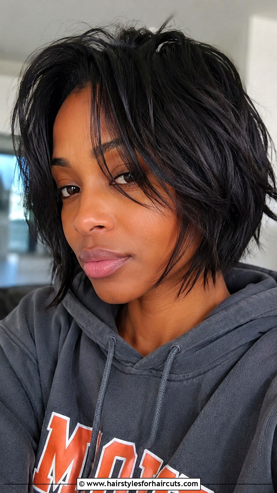 Feathered Bob With Blunt Bangs - 25 feathered bob hairstyles for black hair - 25 feathered bob hairstyles for black hair