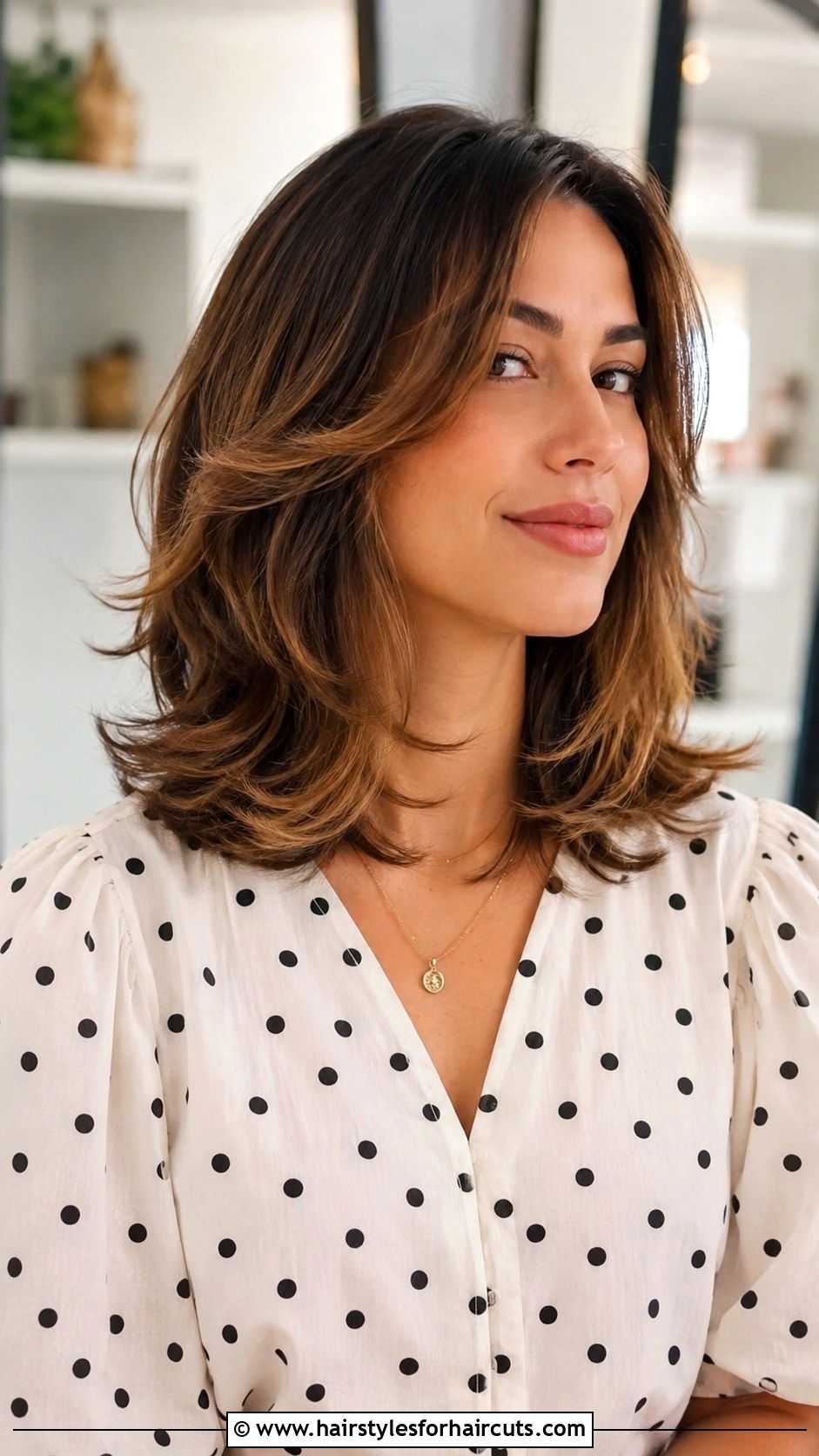 Feathered Collarbone Haircut - 25 haircuts for growing out hair - 25 haircuts for growing out hair