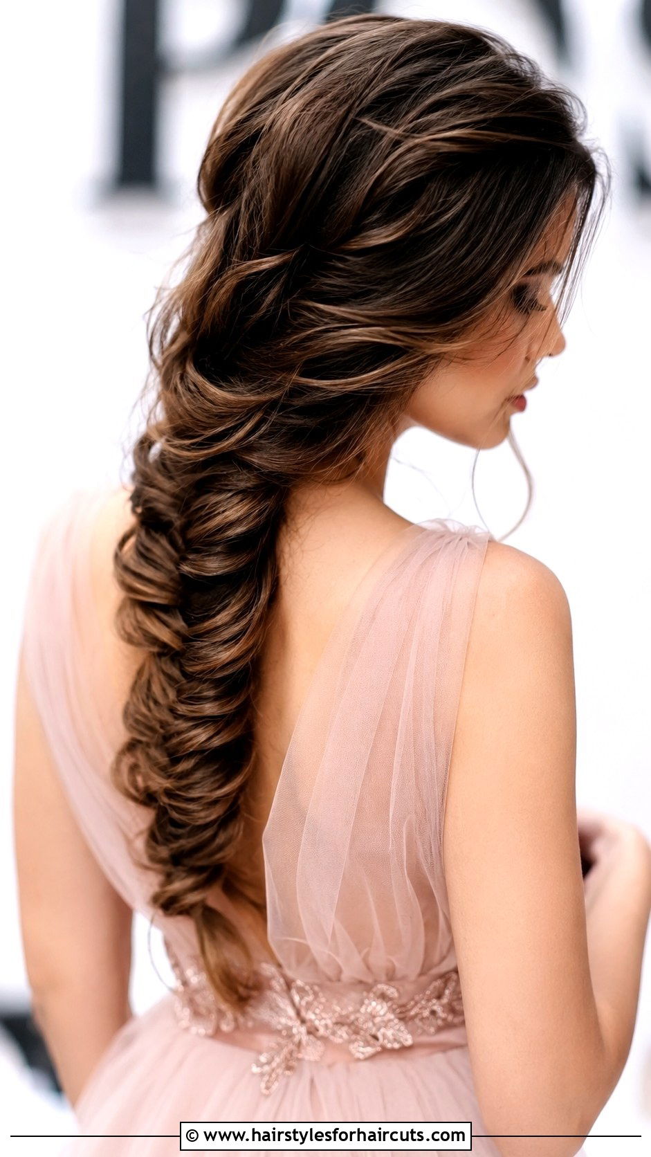 Fishtail Braid Dama Hairstyle - 25 dama hairstyles - 25 dama hairstyles