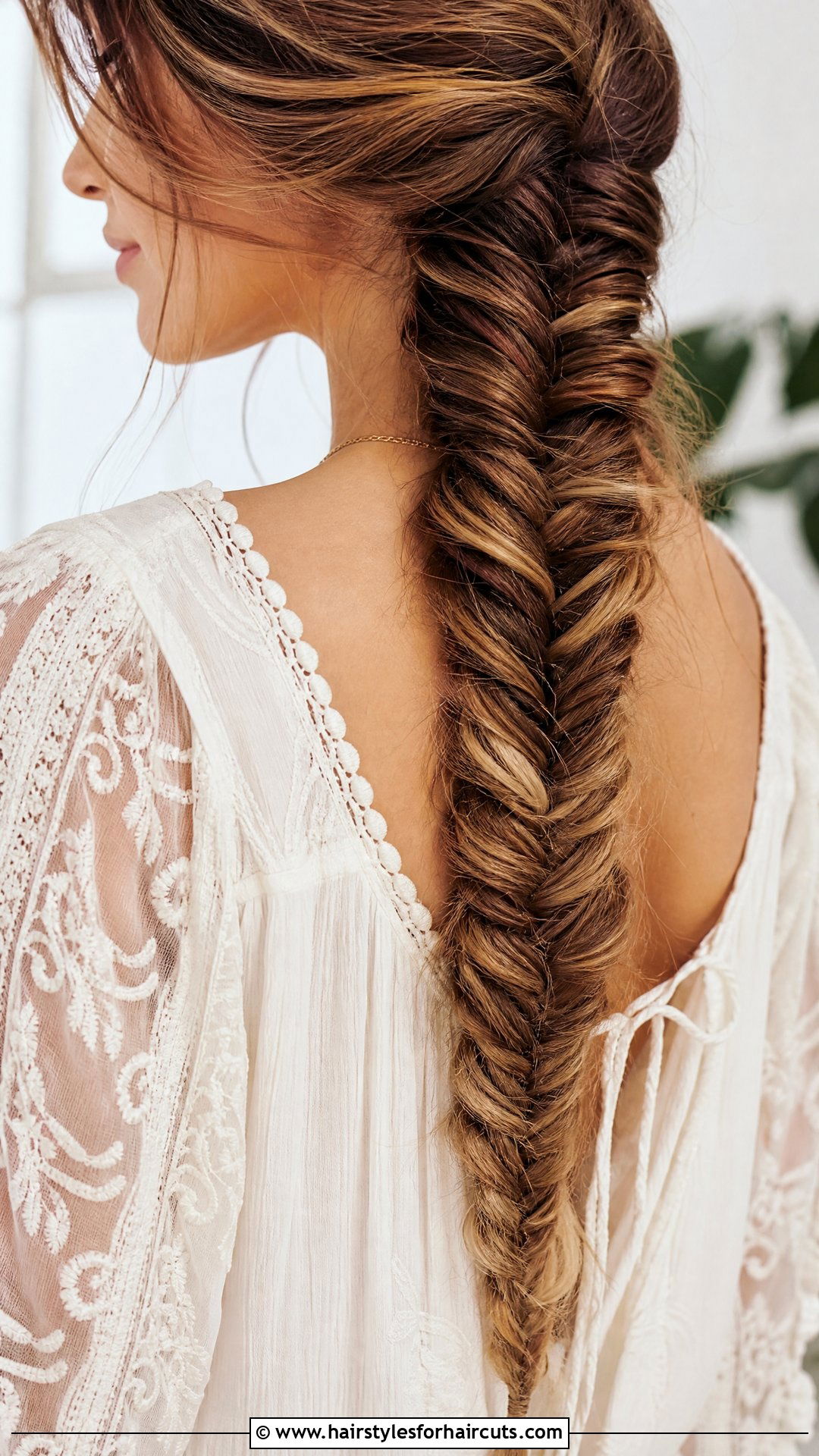 Fishtail Braid For Long Hair - 25 travel hairstyles for long hair - 25 travel hairstyles for long hair