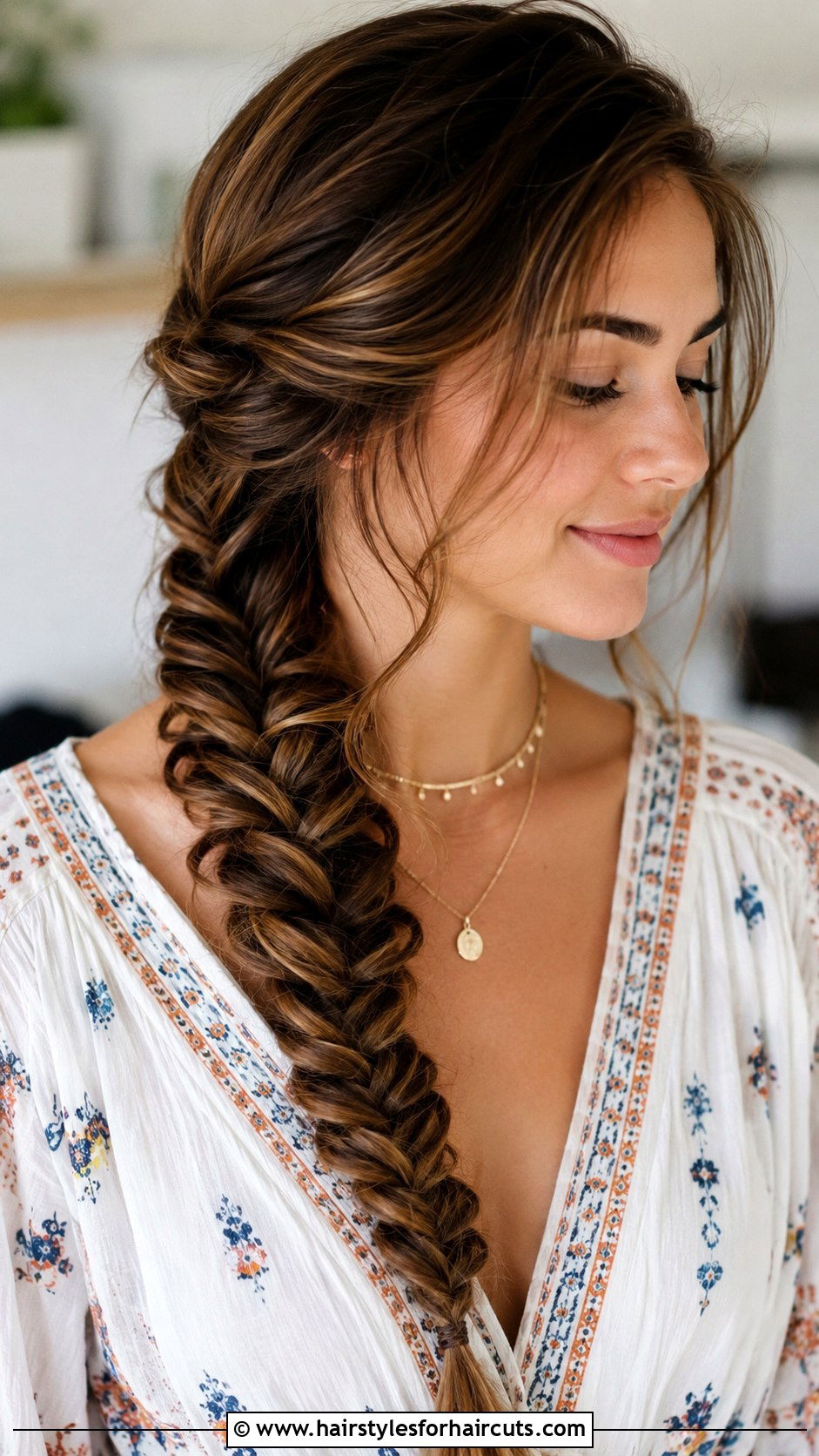 Fishtail Braid Side Sweep - 25 simple normal hairstyles girl - 25 simple normal hairstyles girl