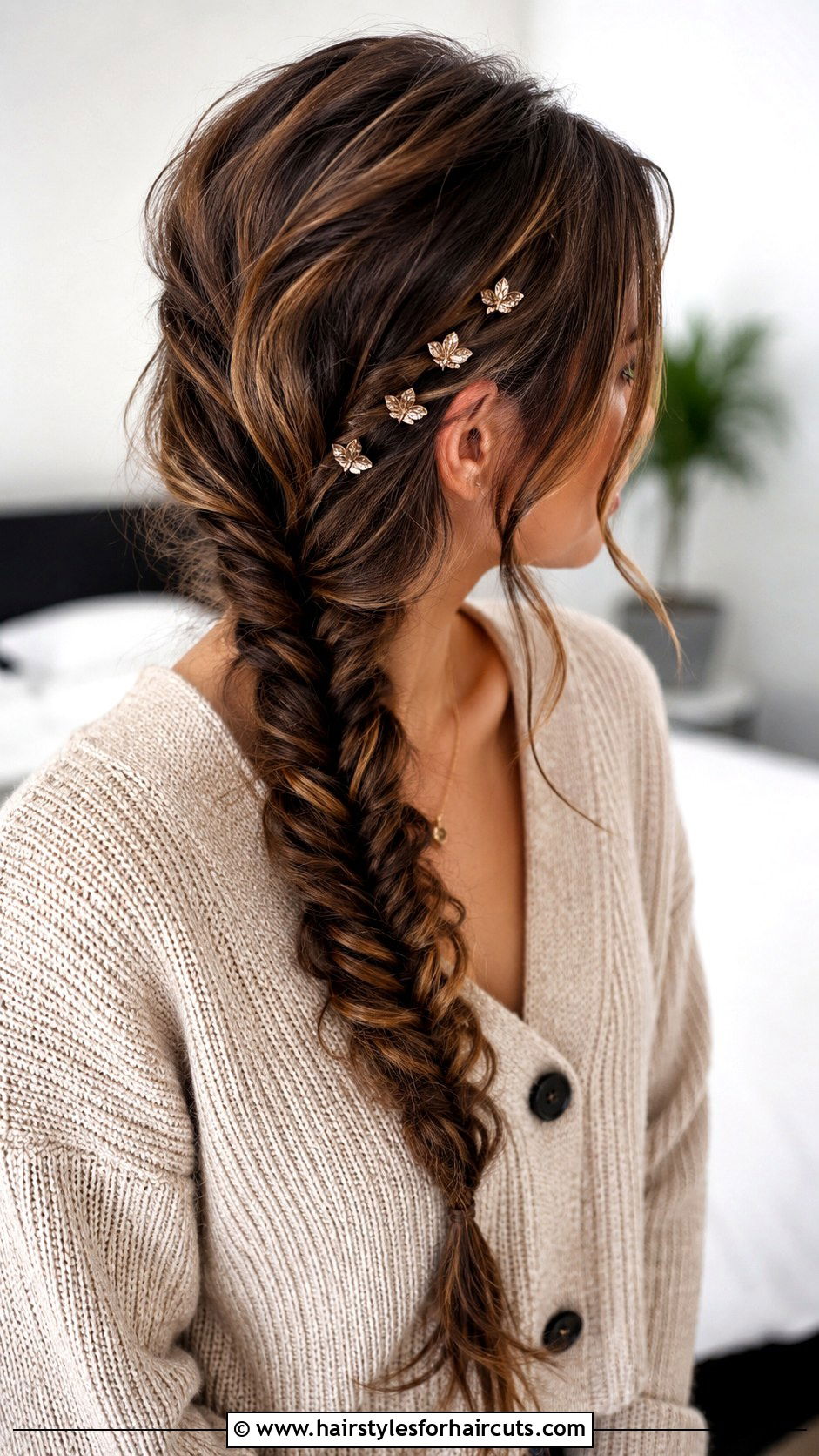 Fishtail Braid With Clip Detail - 25 easy hairstyles with hair clips - 25 easy hairstyles with hair clips
