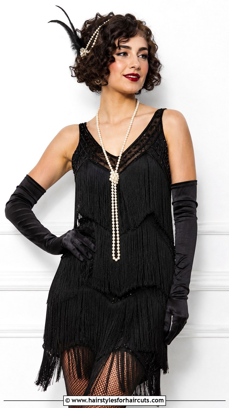 Flapper Bob With Curls - 25 1920s hairstyles for medium hair - 25 1920s hairstyles for medium hair