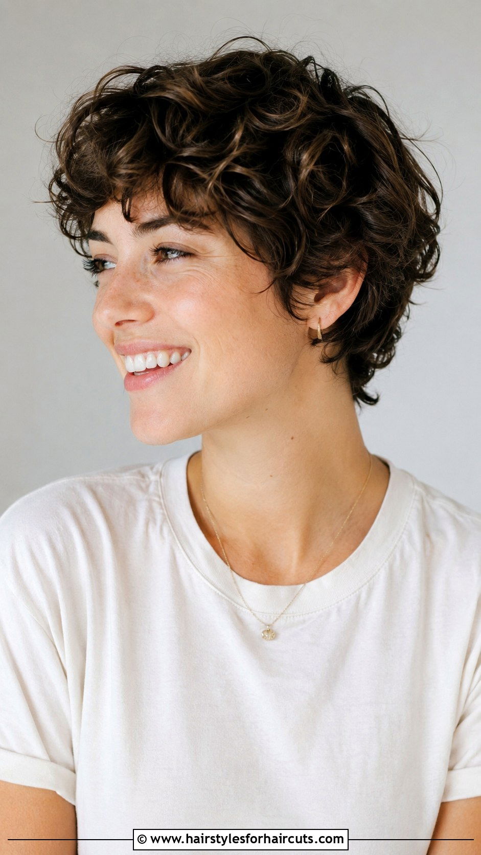 Flapper Style Curly Short Cut - 25 1920s hairstyles for black hair - 25 1920s hairstyles for black hair