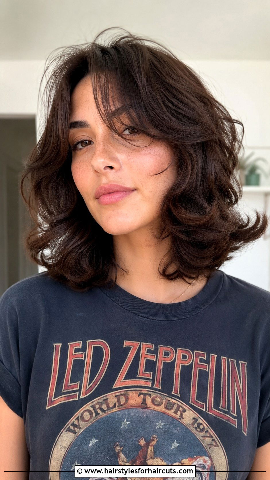 Flipped Out Curly Lob - 25 hairstyles after curling hair - 25 hairstyles after curling hair