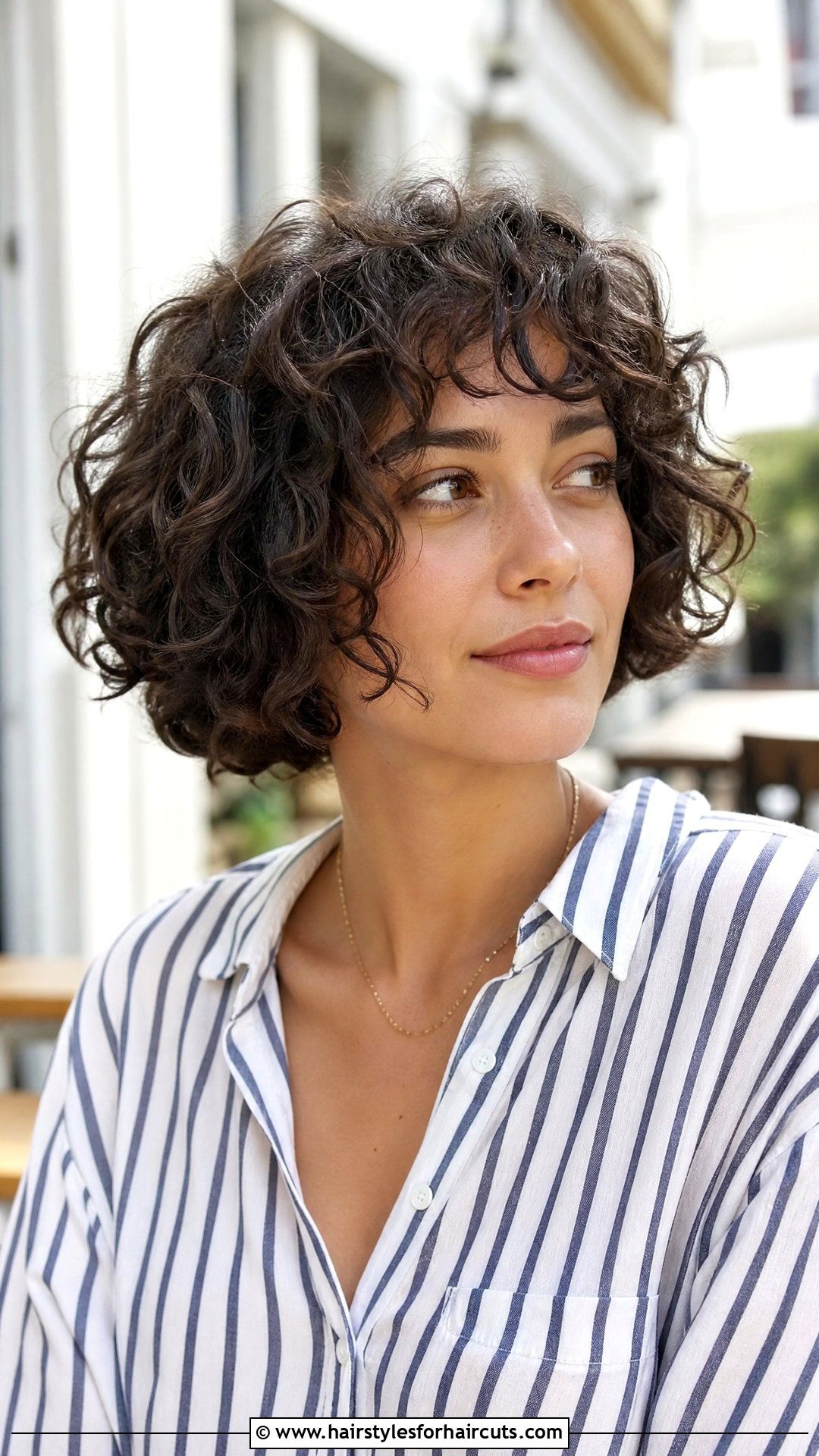 French Bob For Curly Hair - 25 best haircuts for curly frizzy hair - 25 best haircuts for curly frizzy hair