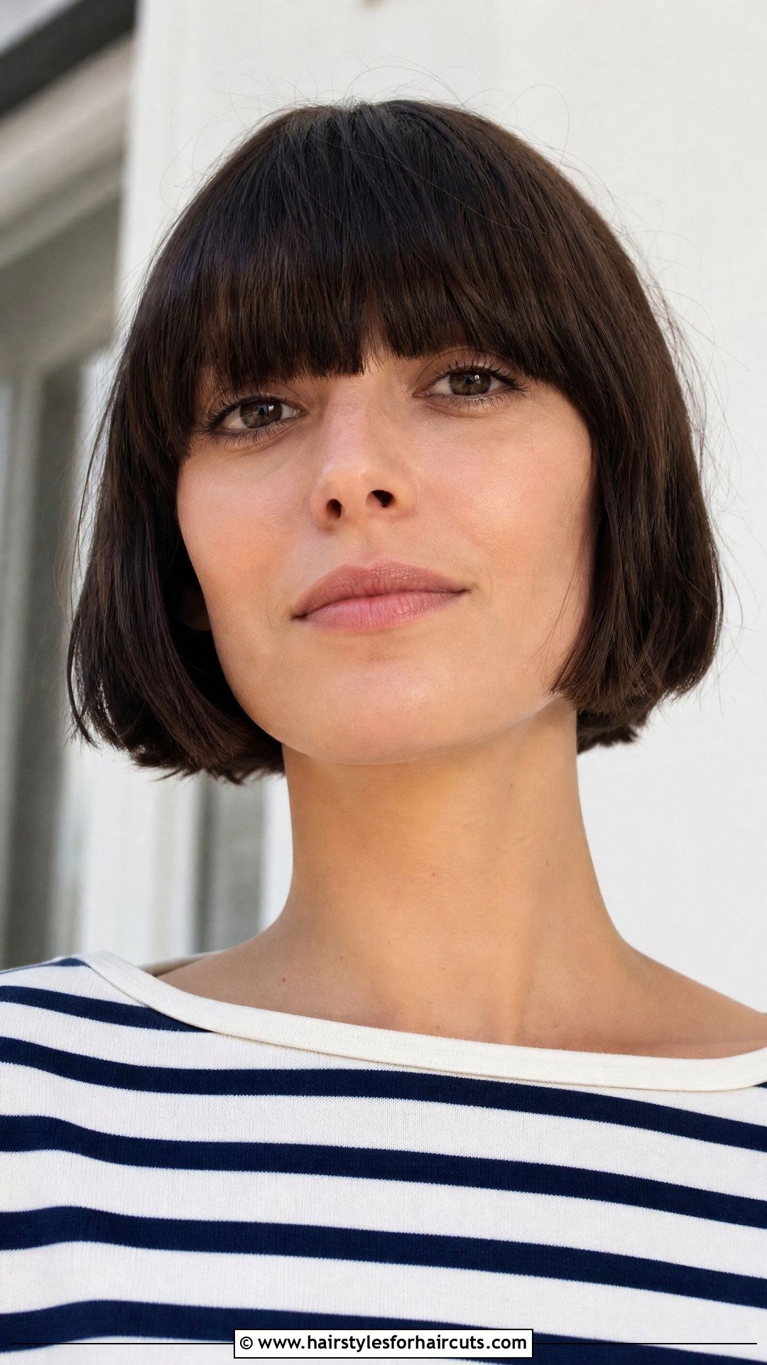 French Bob With Straight Across Bangs - 25 haircuts for short hair with bangs - 25 haircuts for short hair with bangs